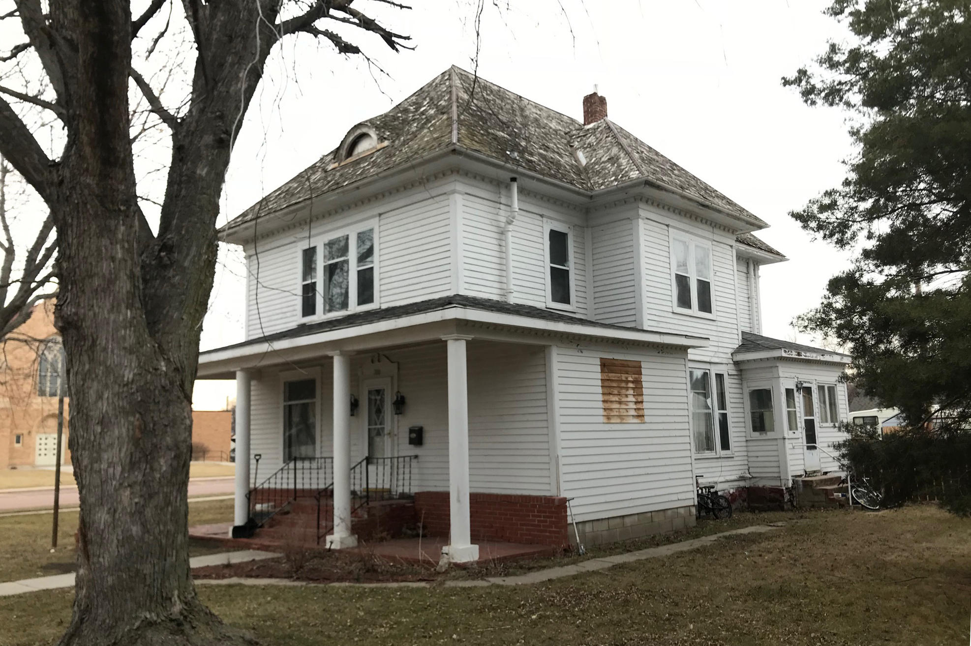700 E 3rd Ave
