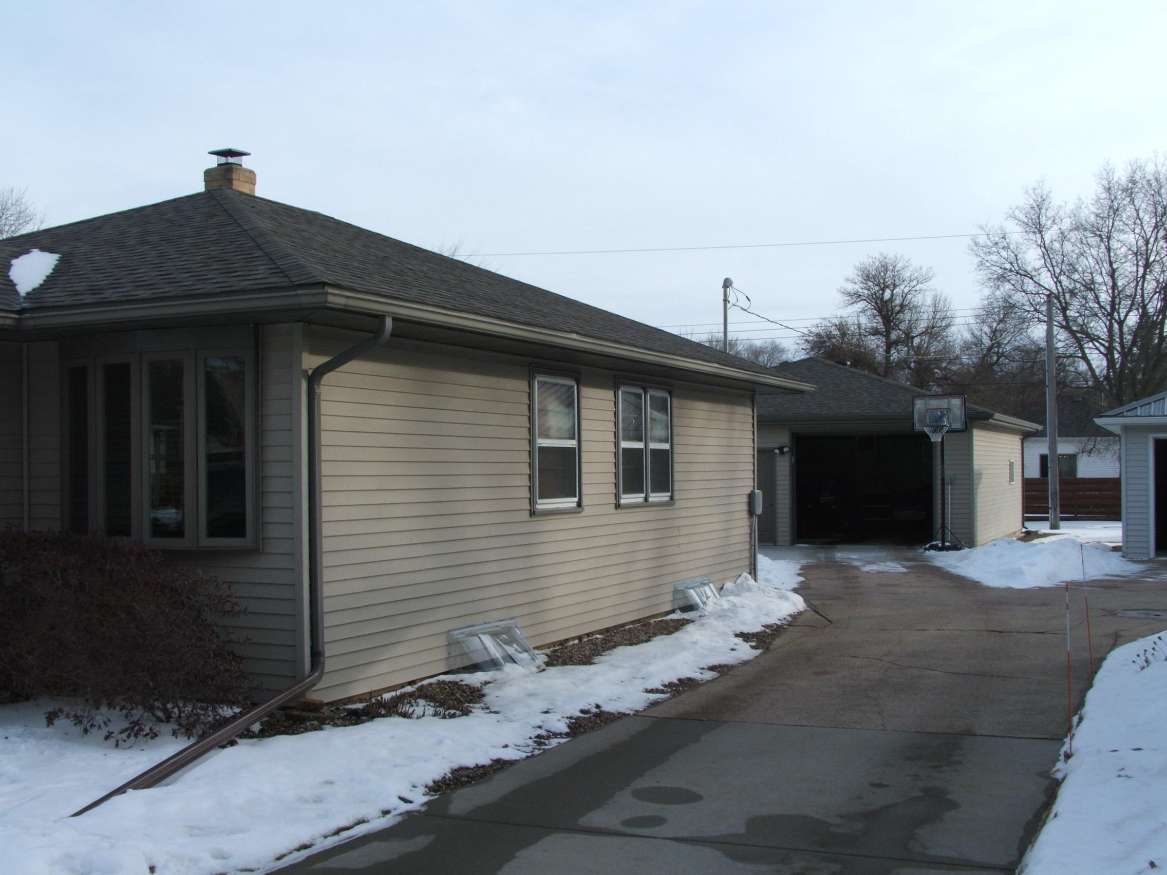 1109 E 3 Ave