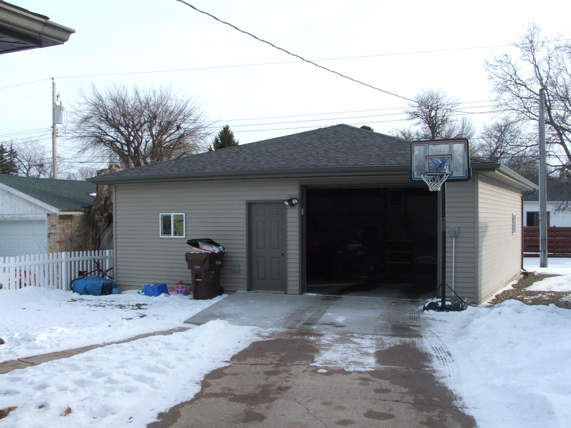 1109 E 3 Ave