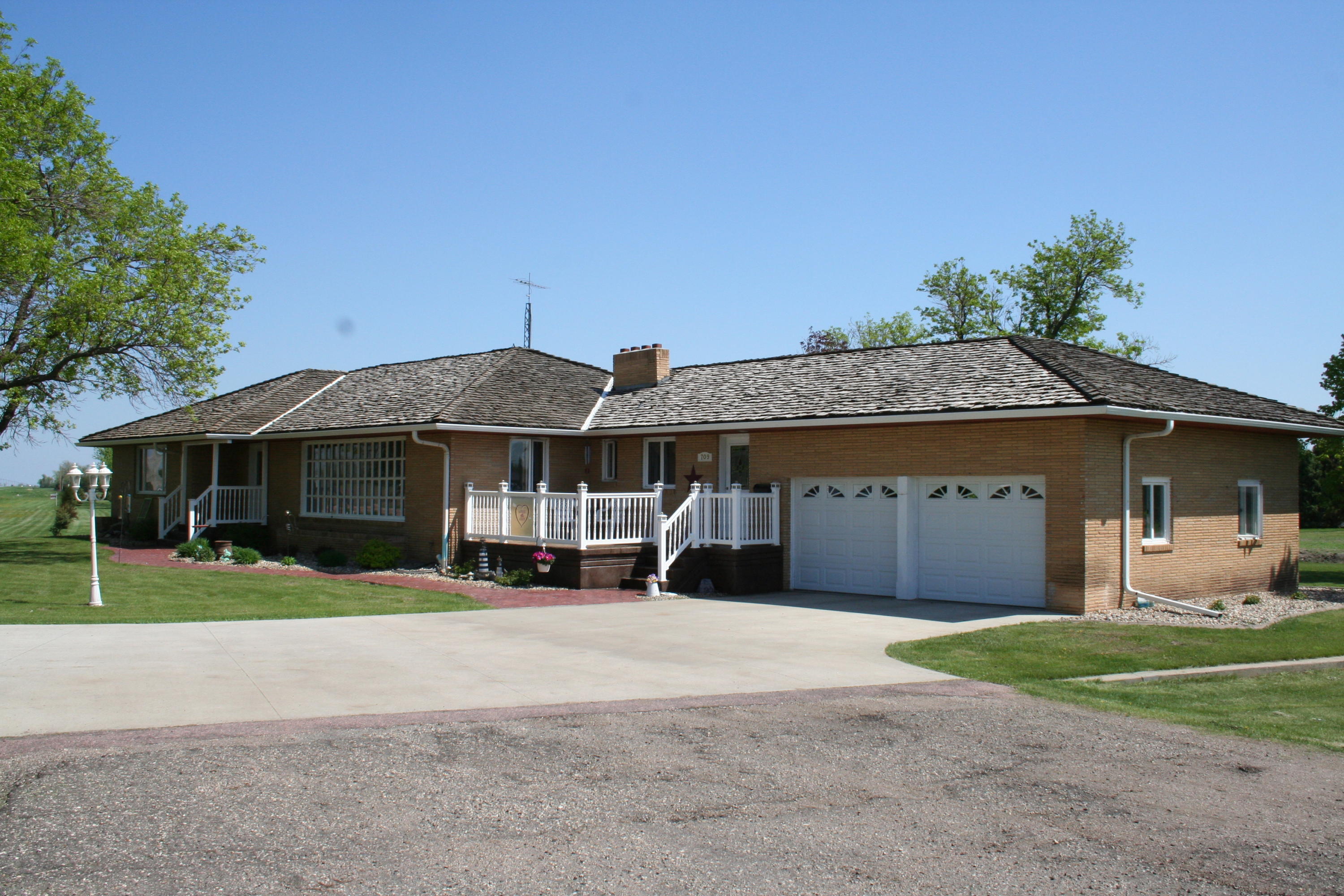 709 W Glynn Dr