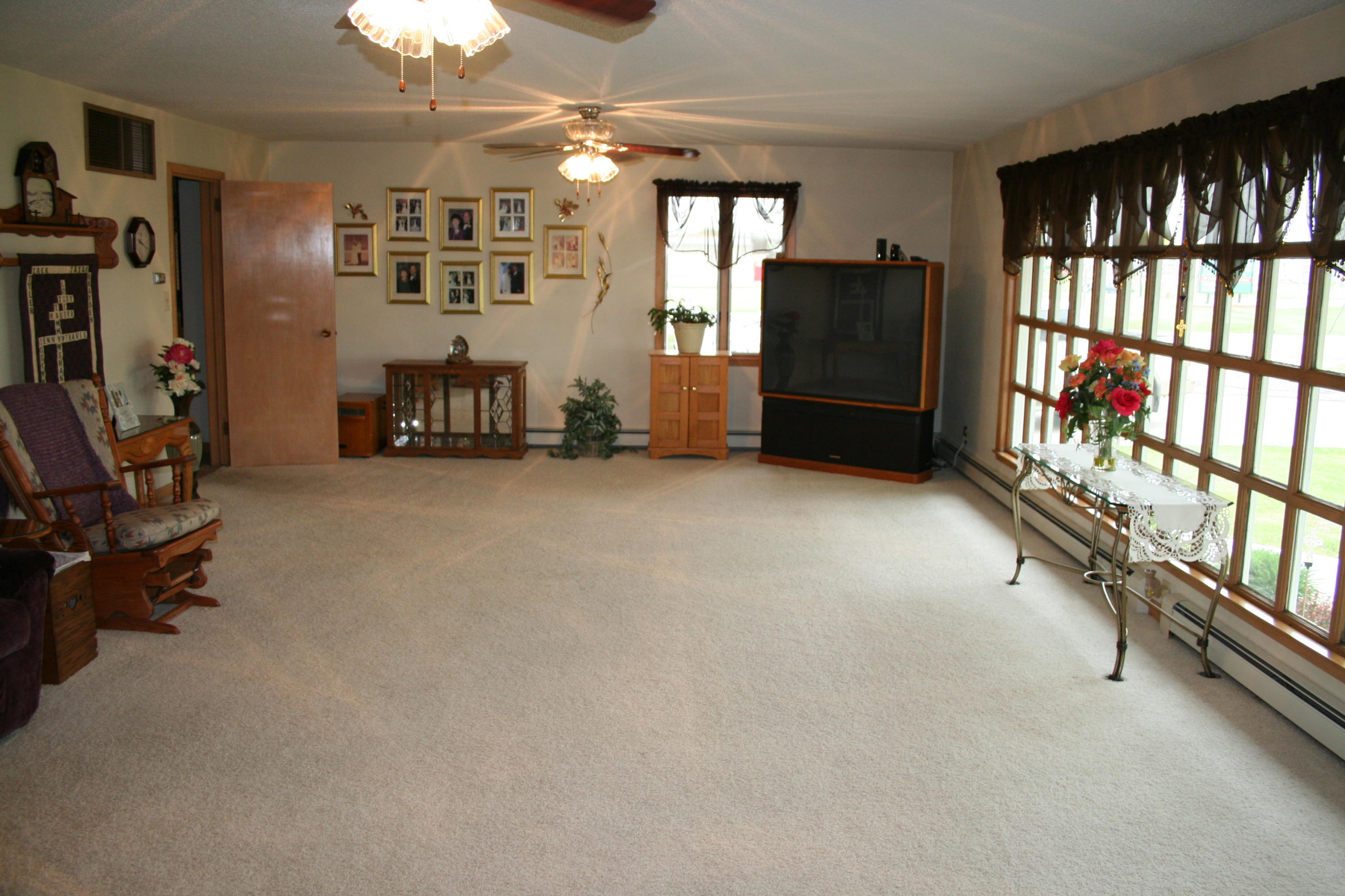 709 W Glynn Dr
