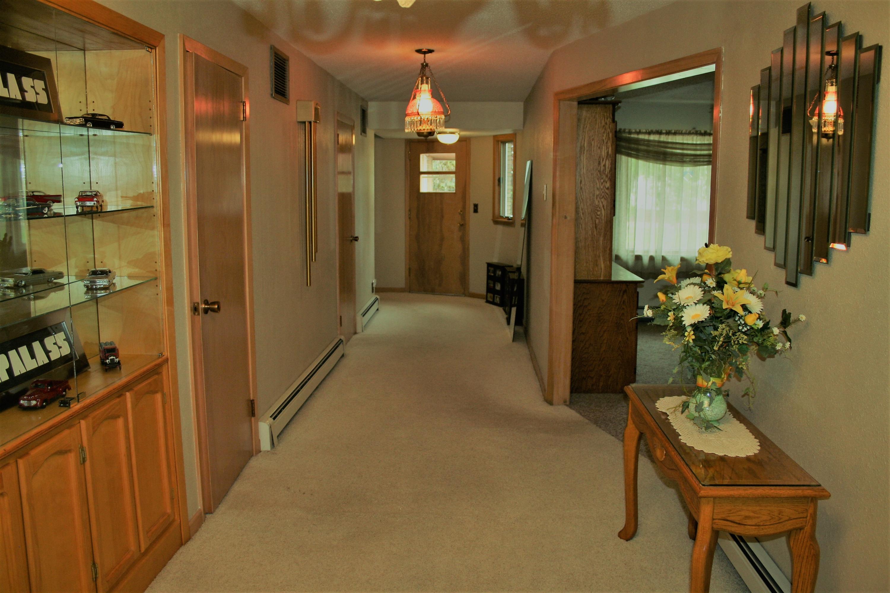709 W Glynn Dr