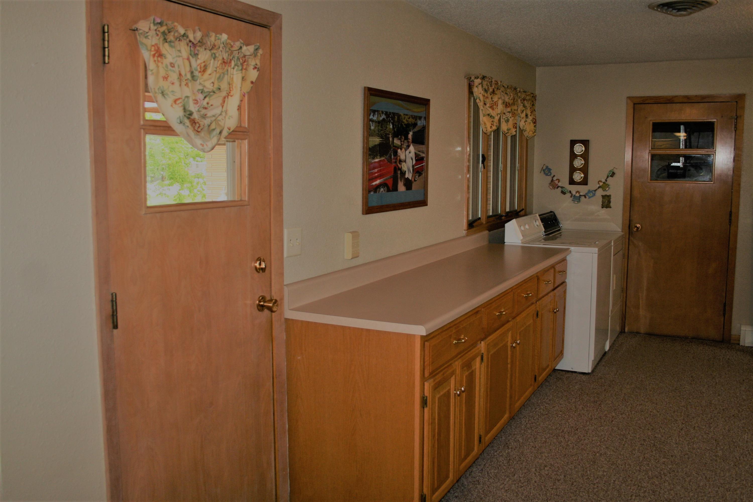 709 W Glynn Dr
