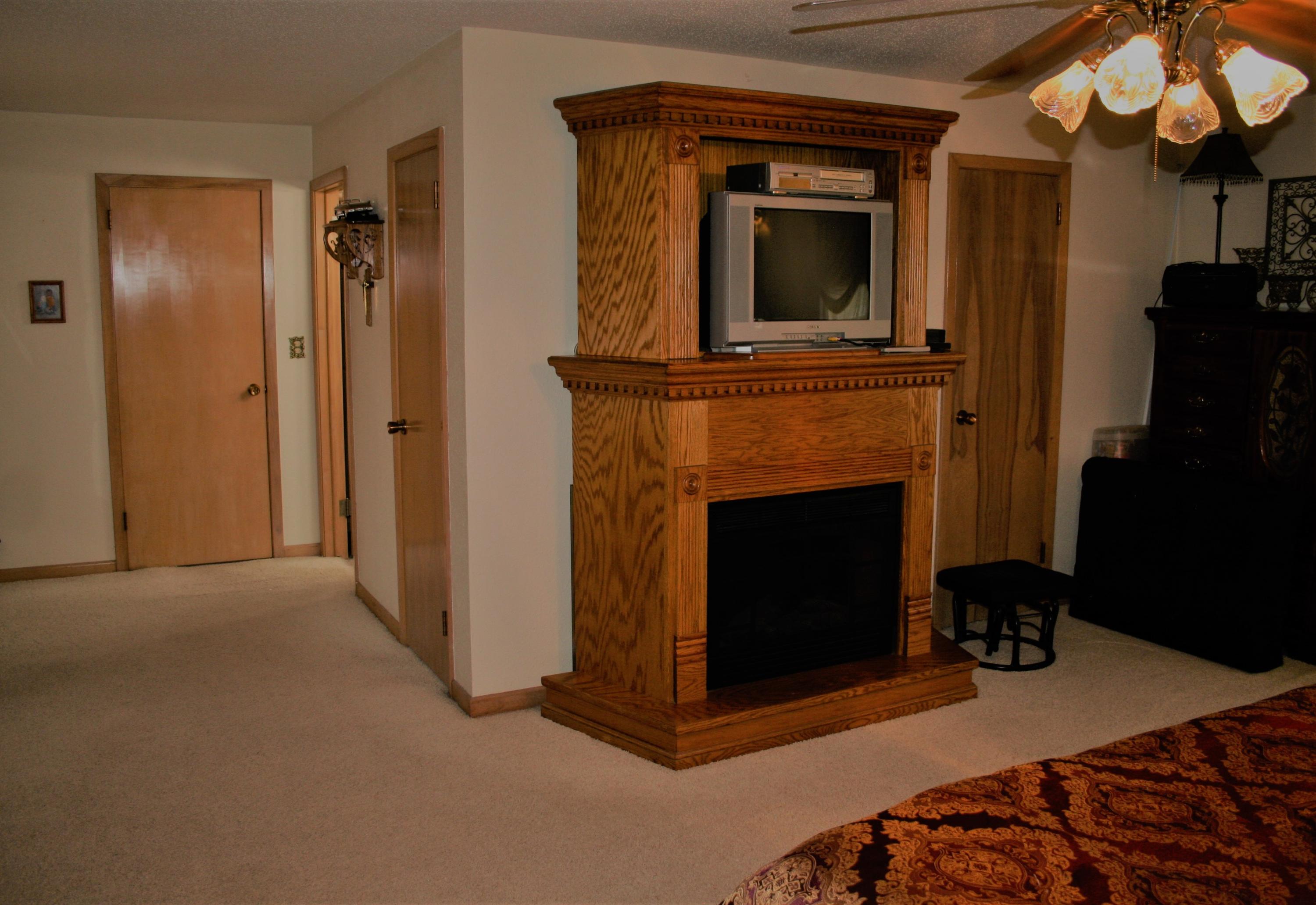 709 W Glynn Dr