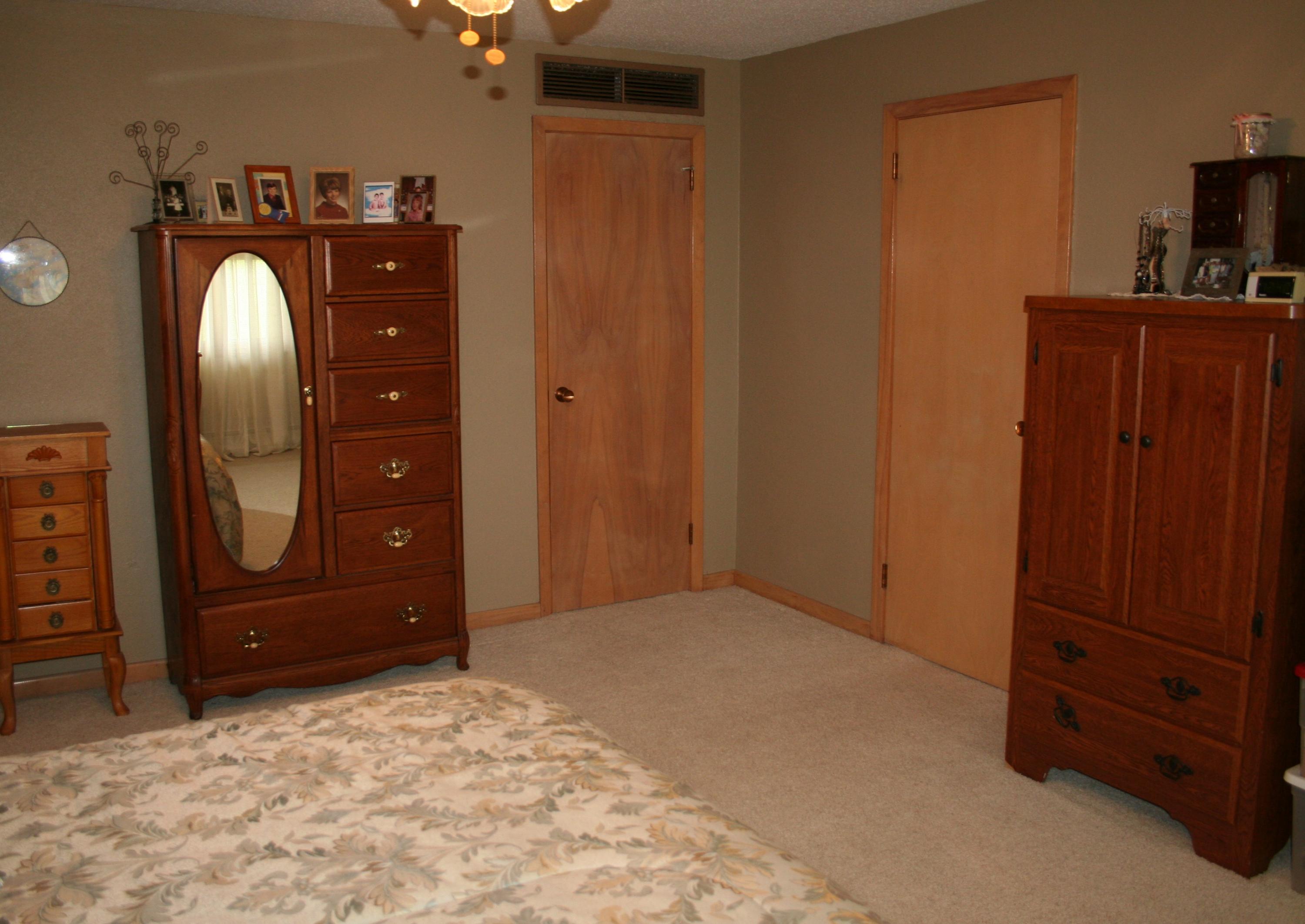 709 W Glynn Dr