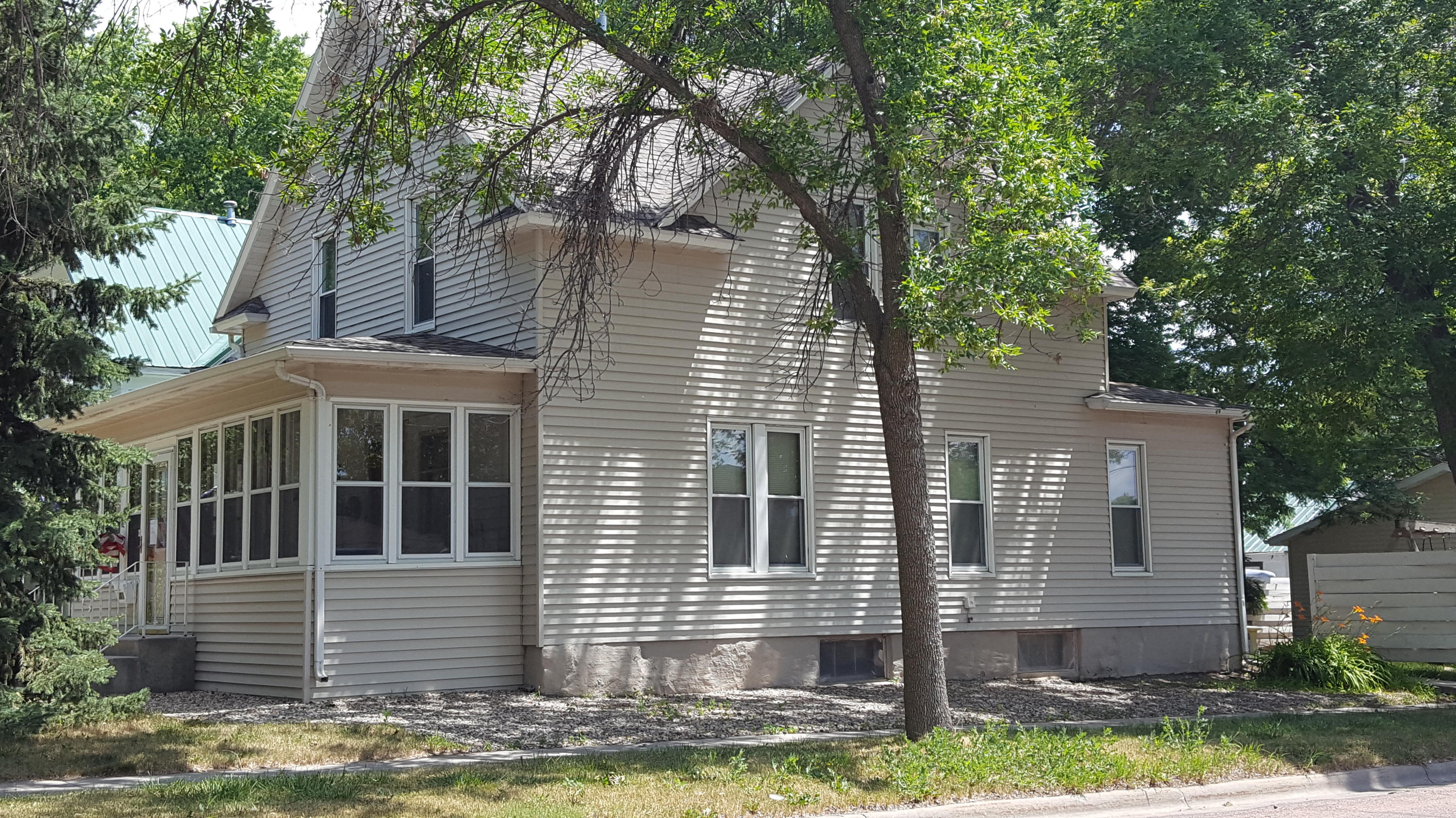 601 E 6th Ave