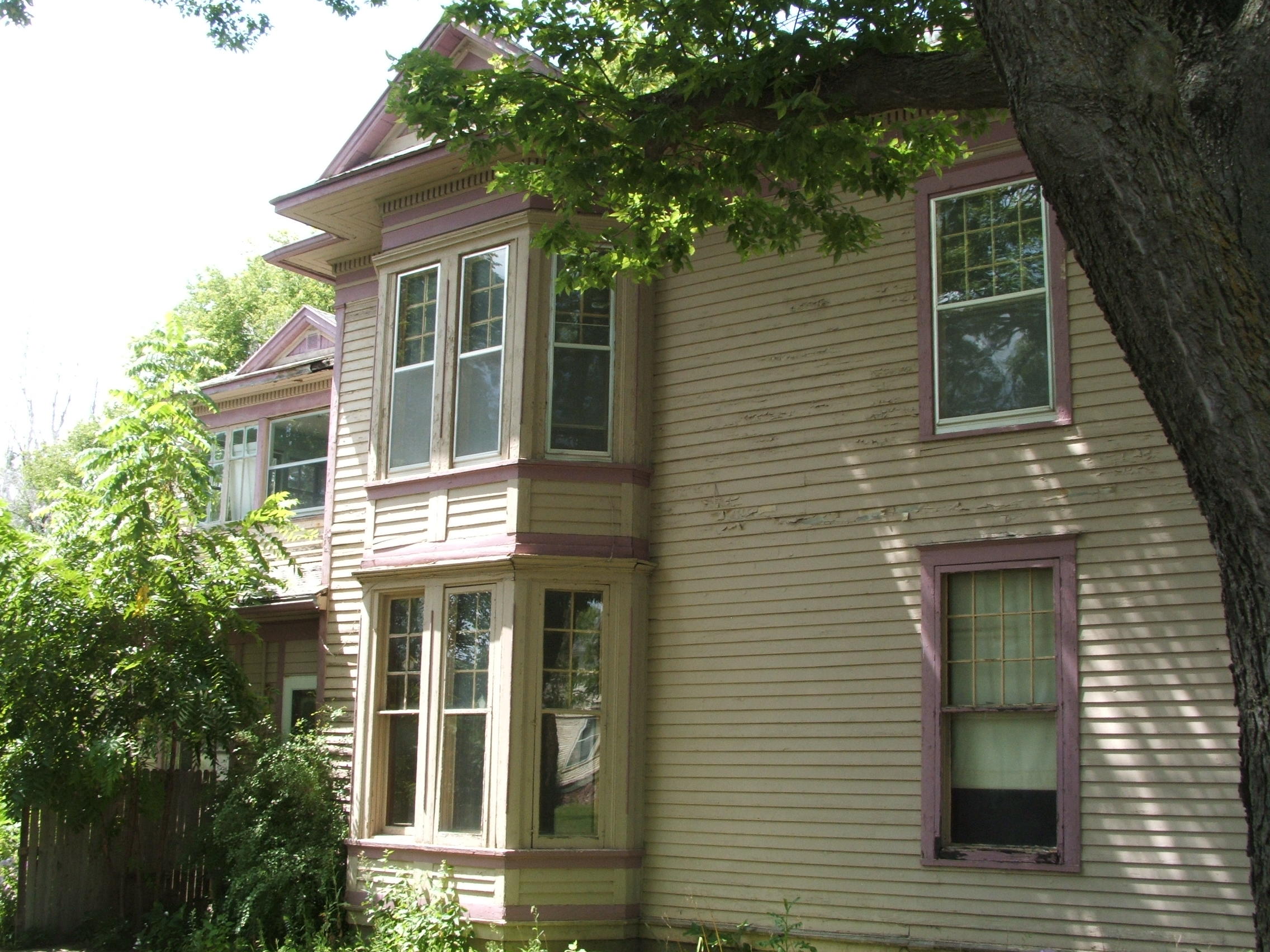 215 W 3rd