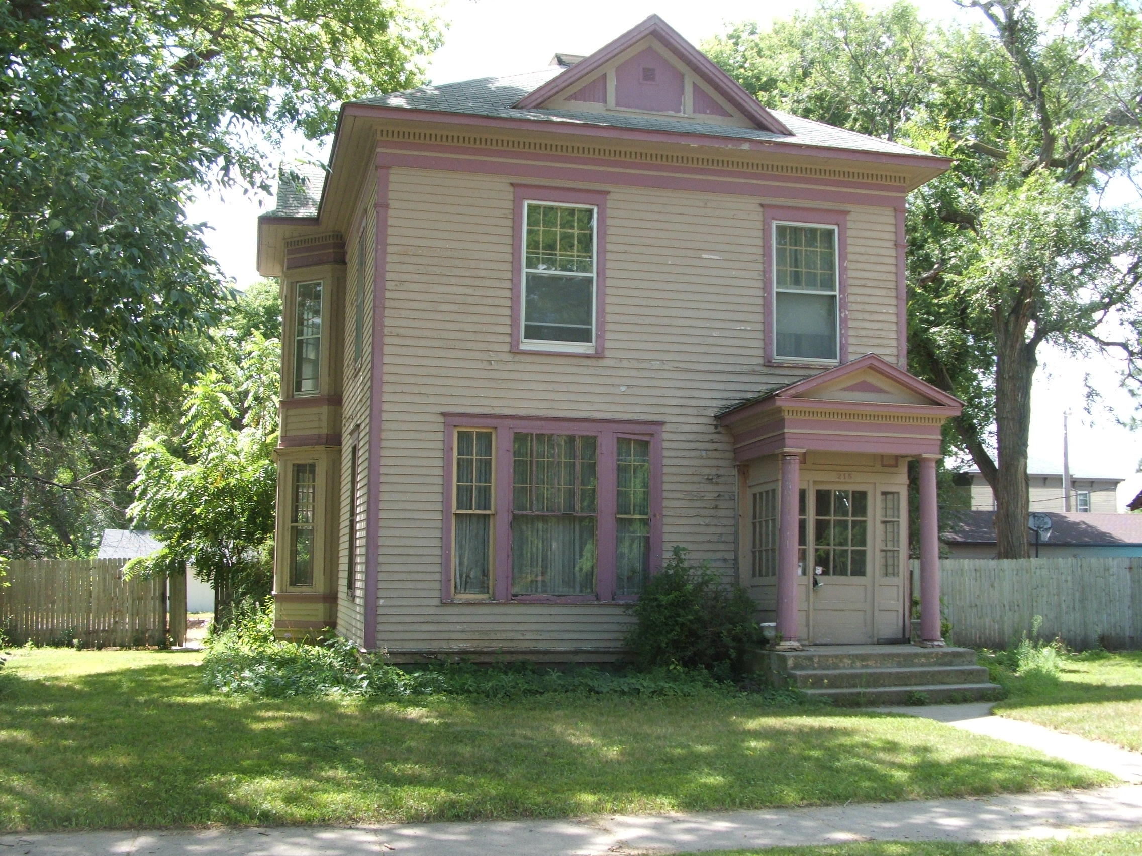 215 W 3rd