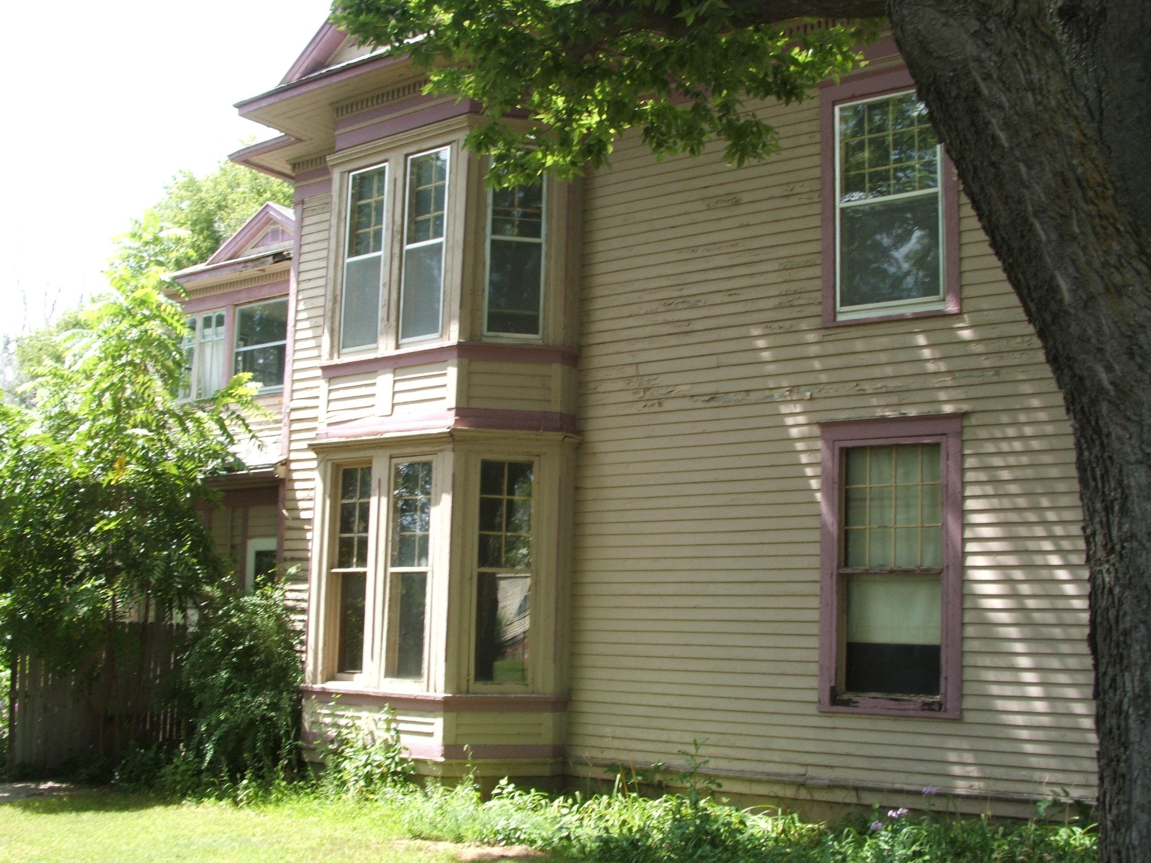 215 W 3rd