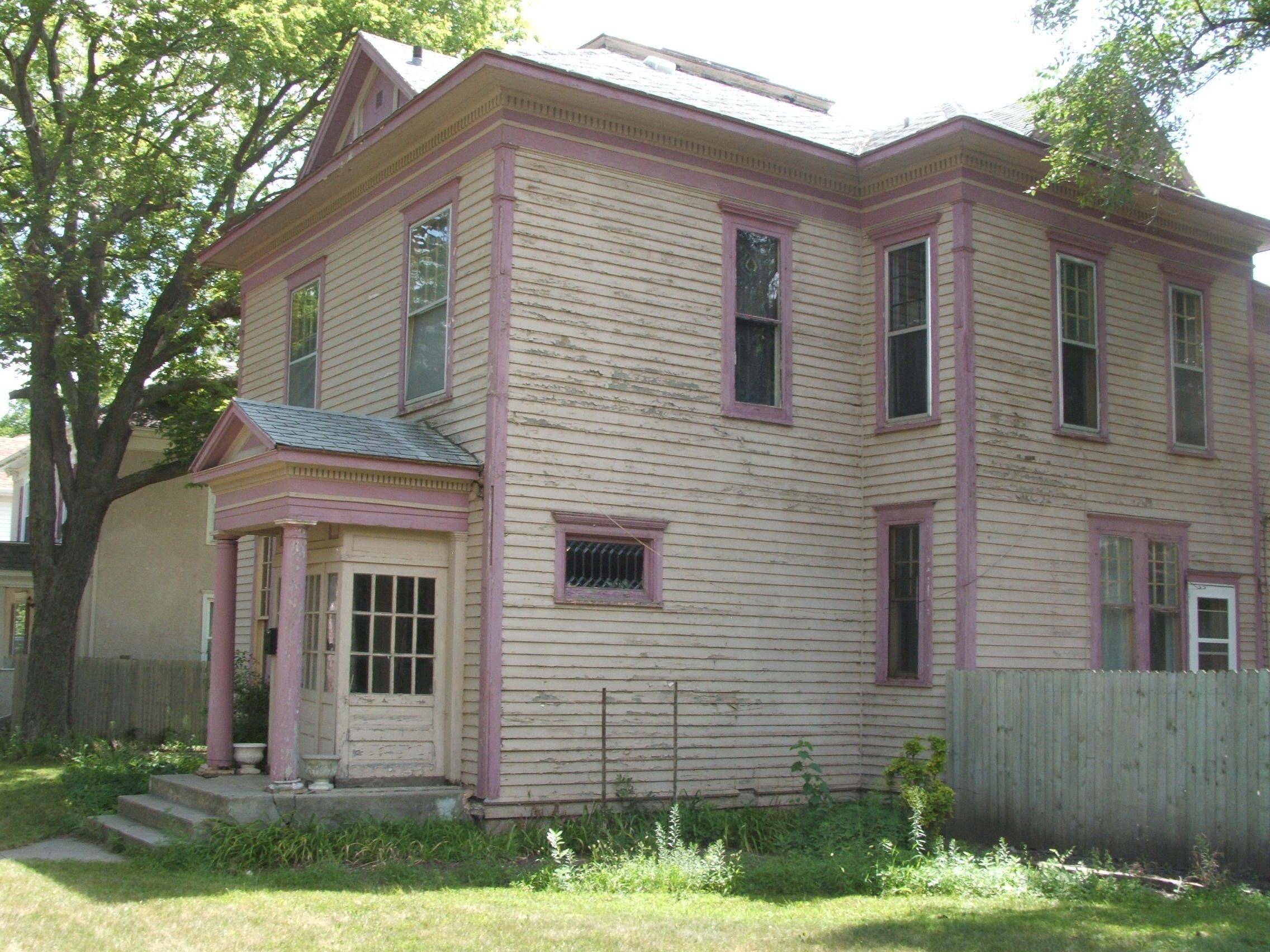 215 W 3rd