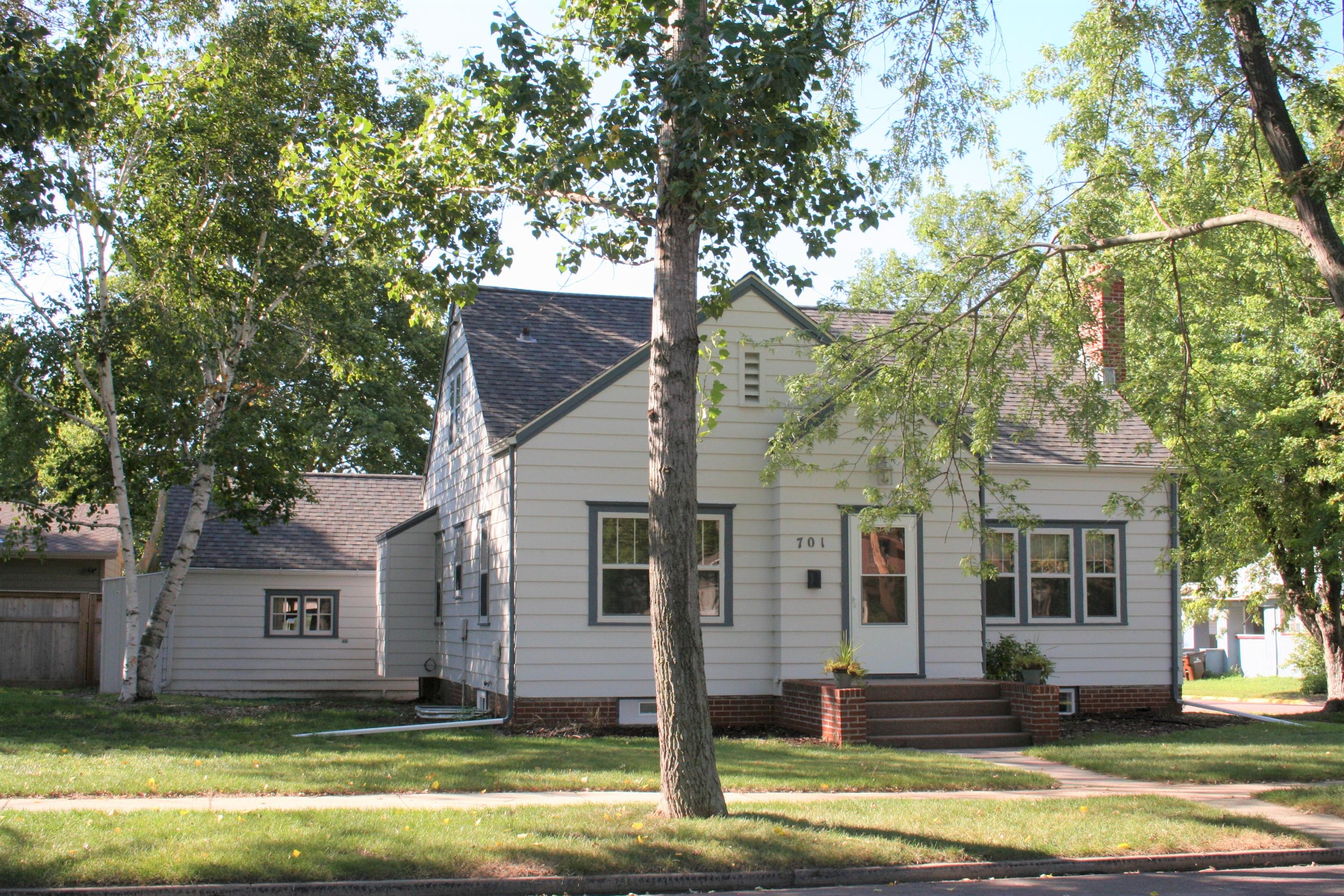 701 E 5th Ave