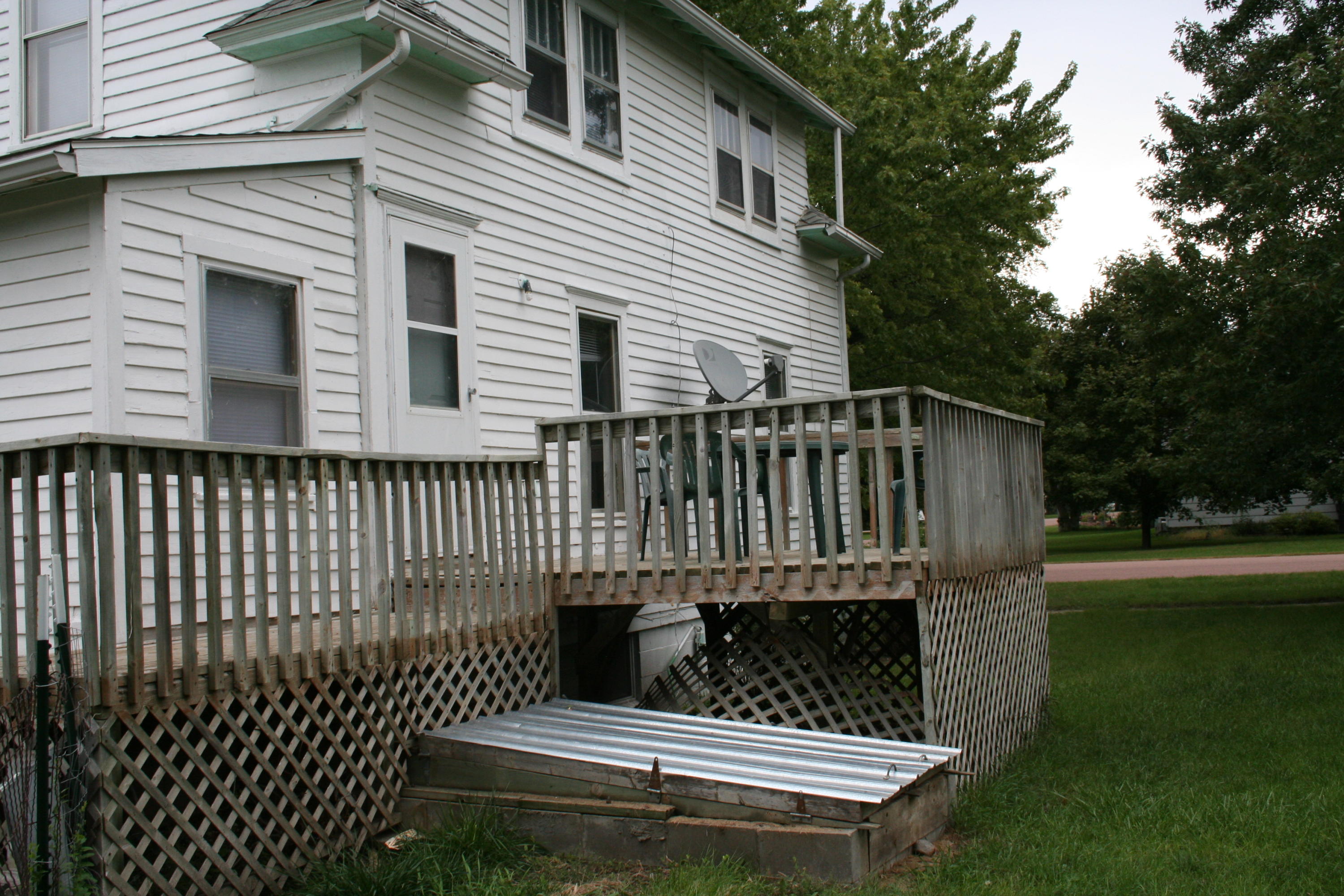 211 N Main