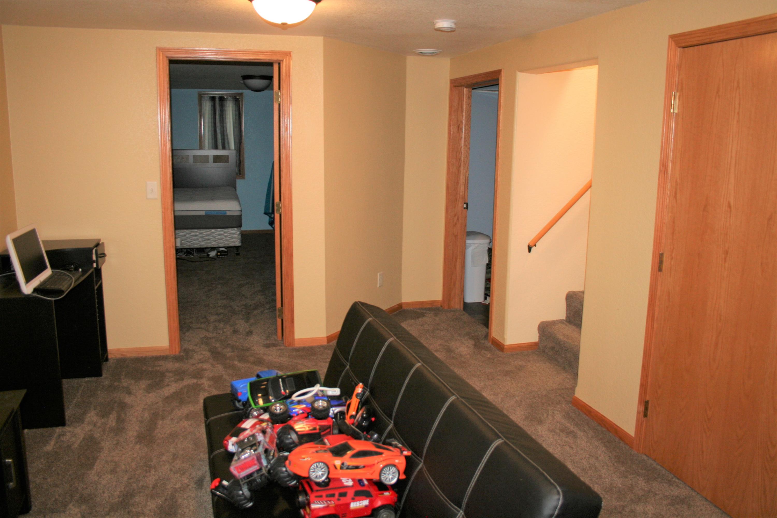909 W 3rd Ave