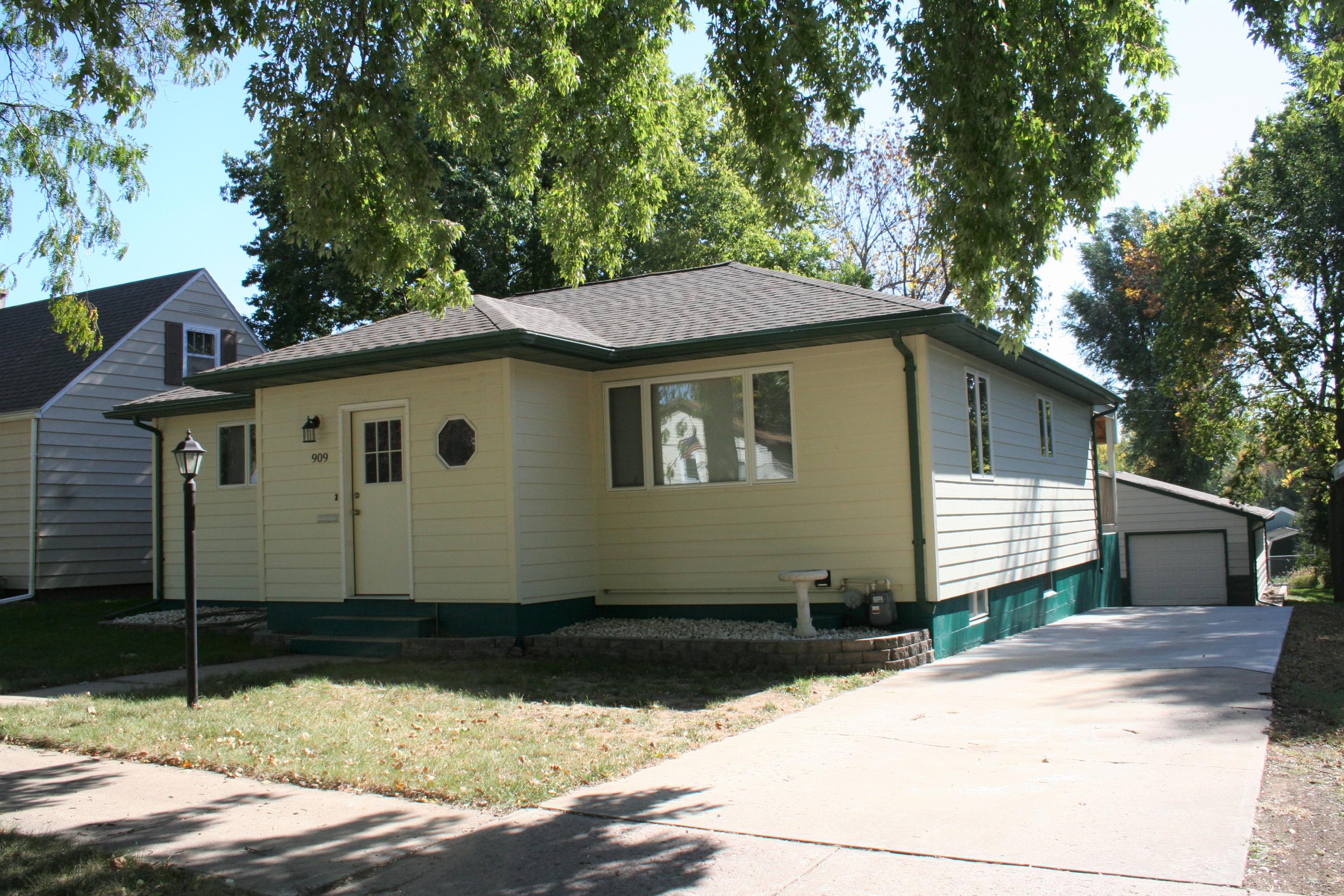 909 W 3rd Ave