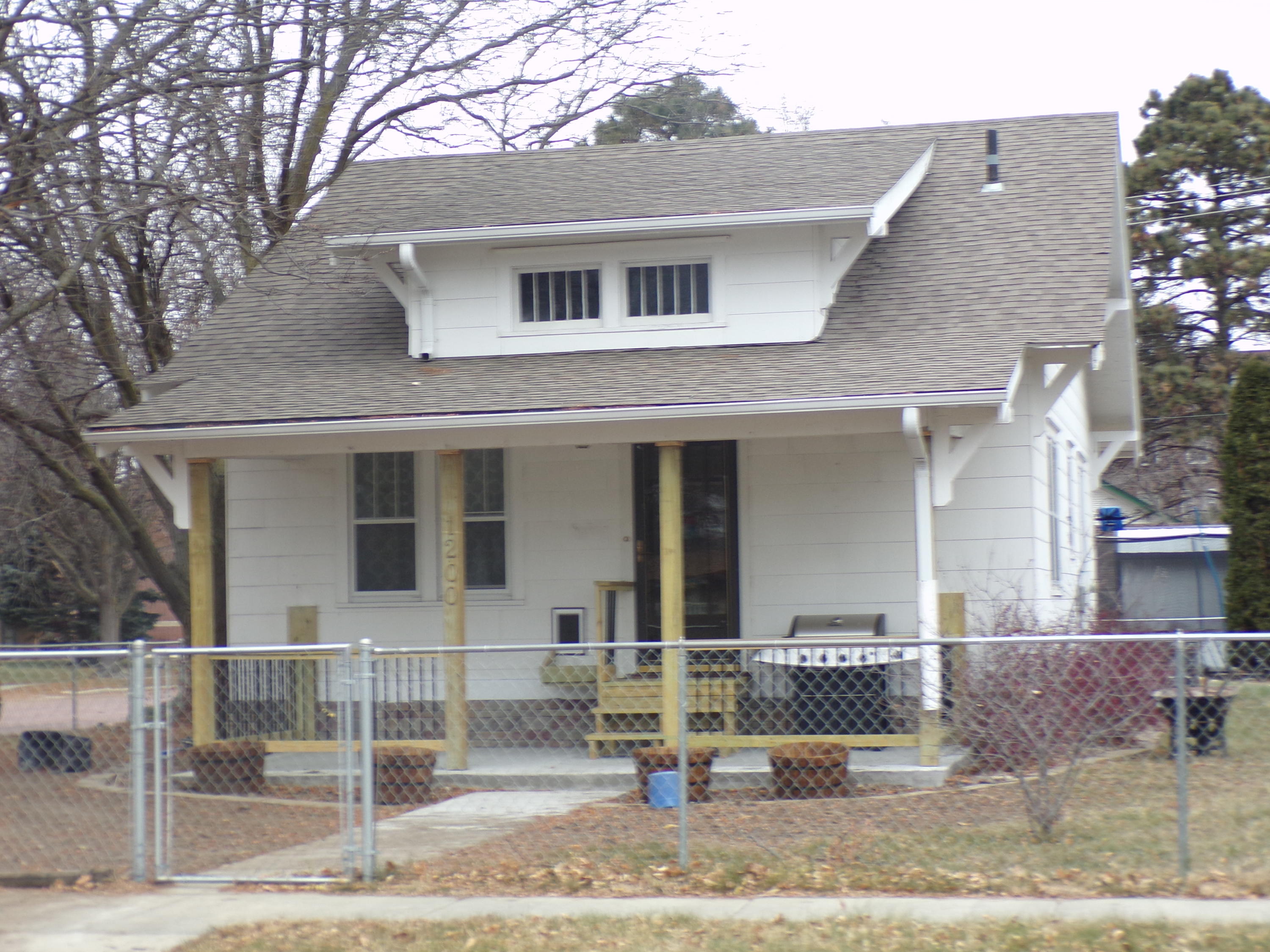 1200 E 4th Ave