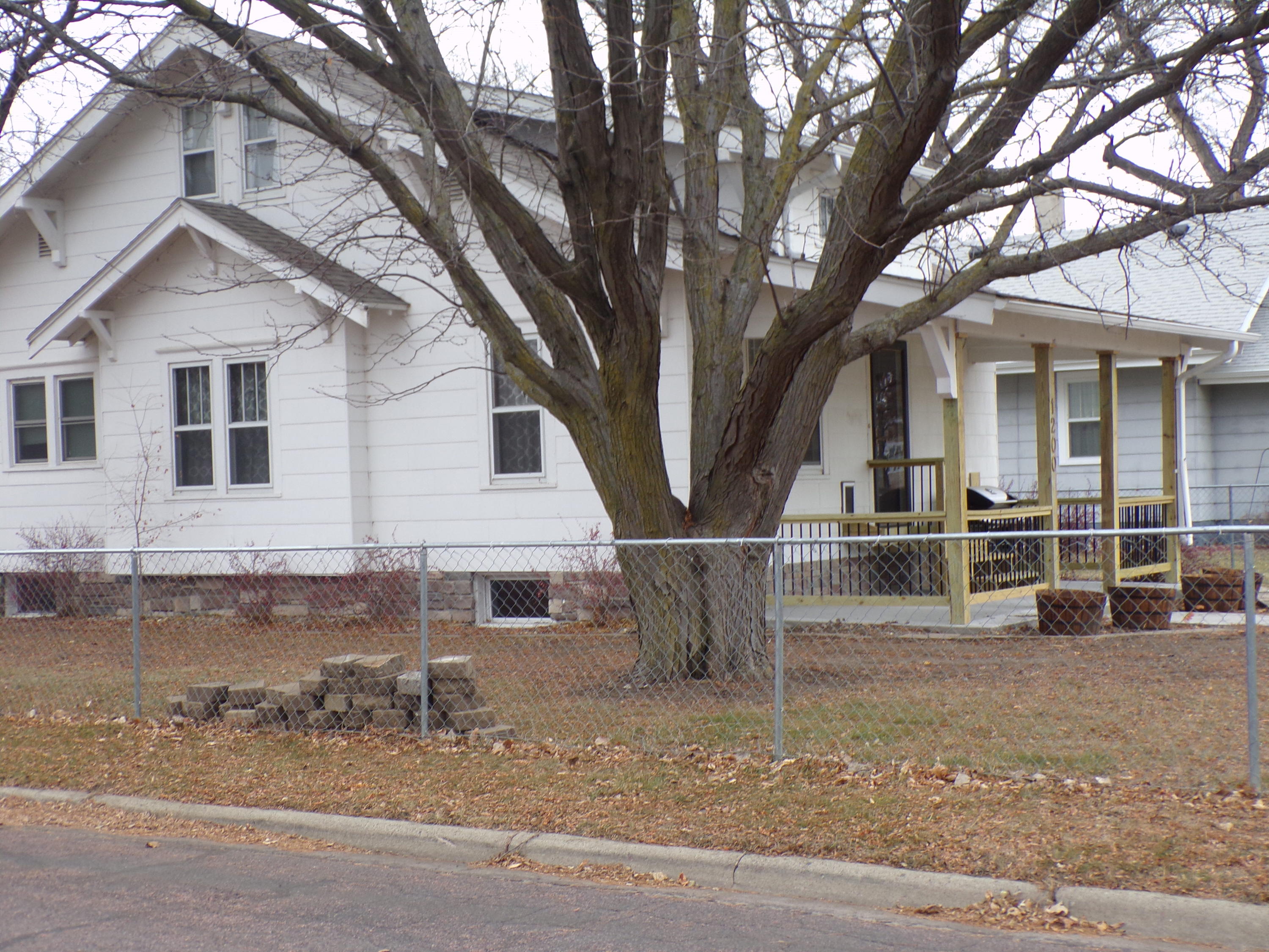 1200 E 4th Ave