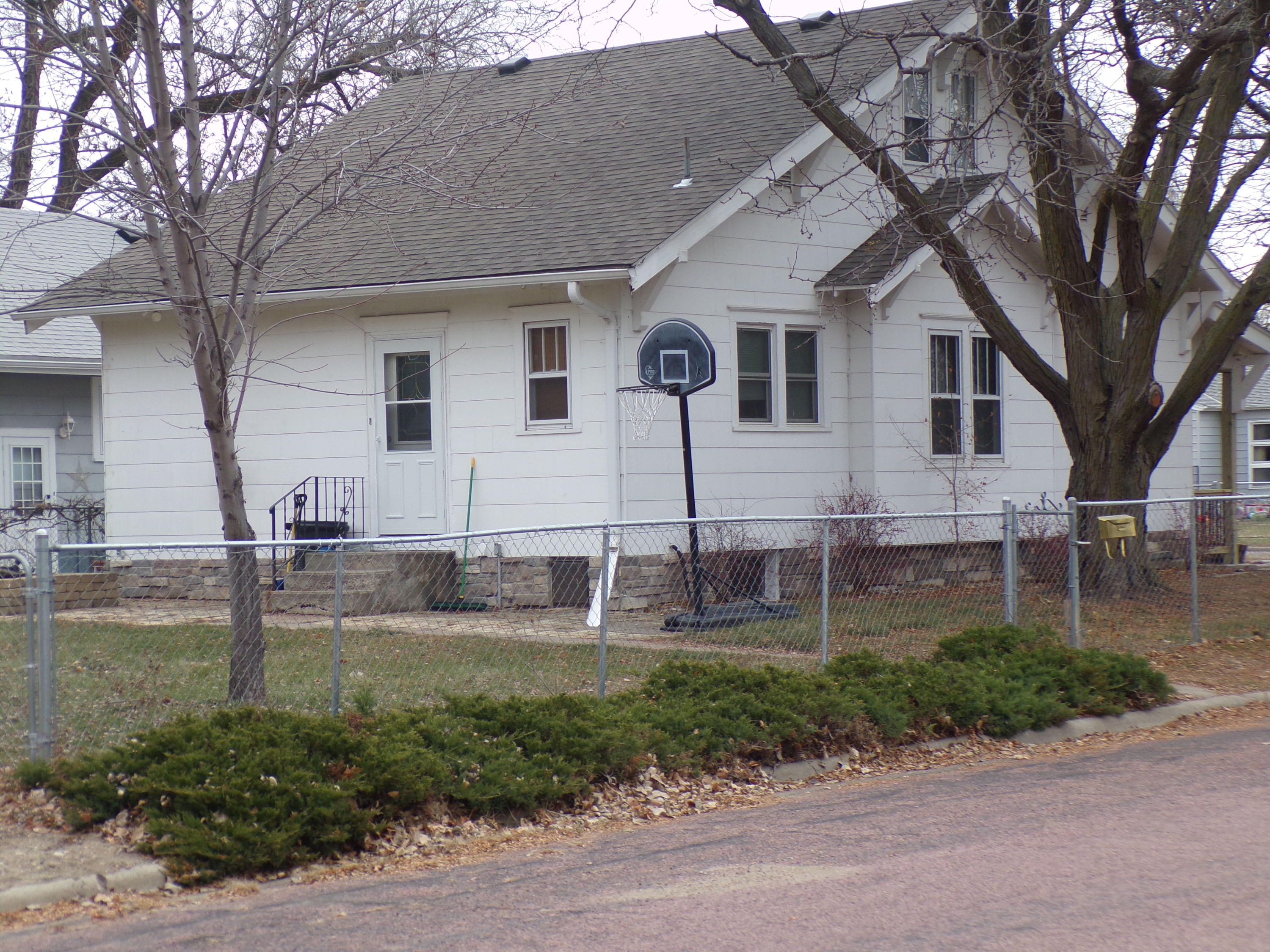 1200 E 4th Ave