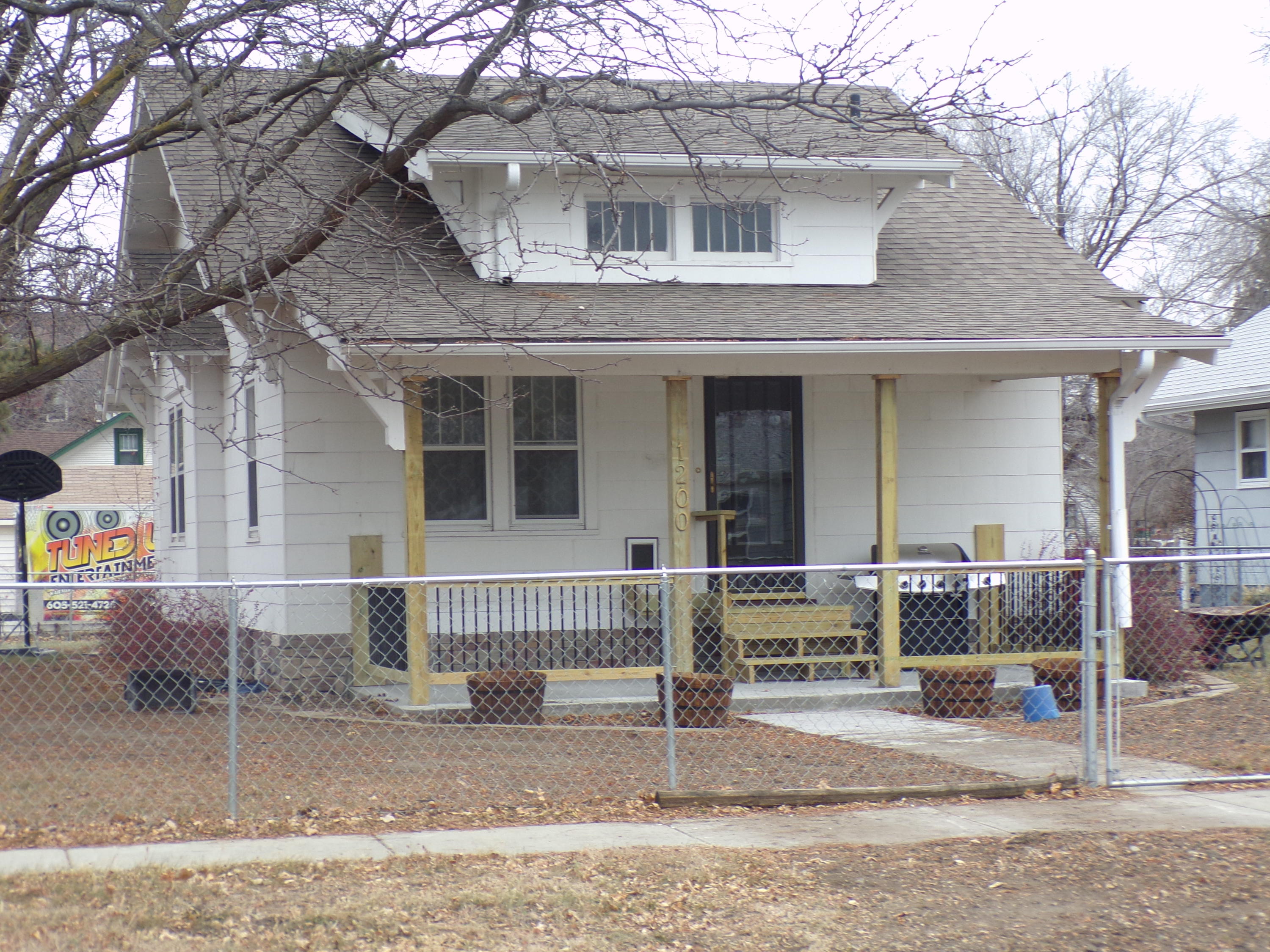 1200 E 4th Ave