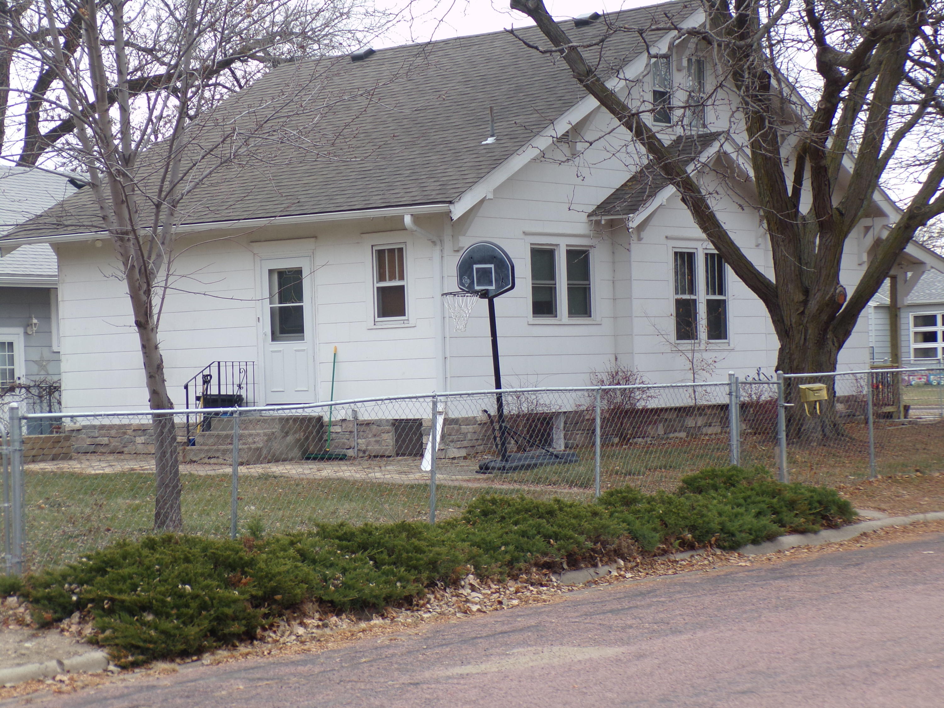 1200 E 4th Ave