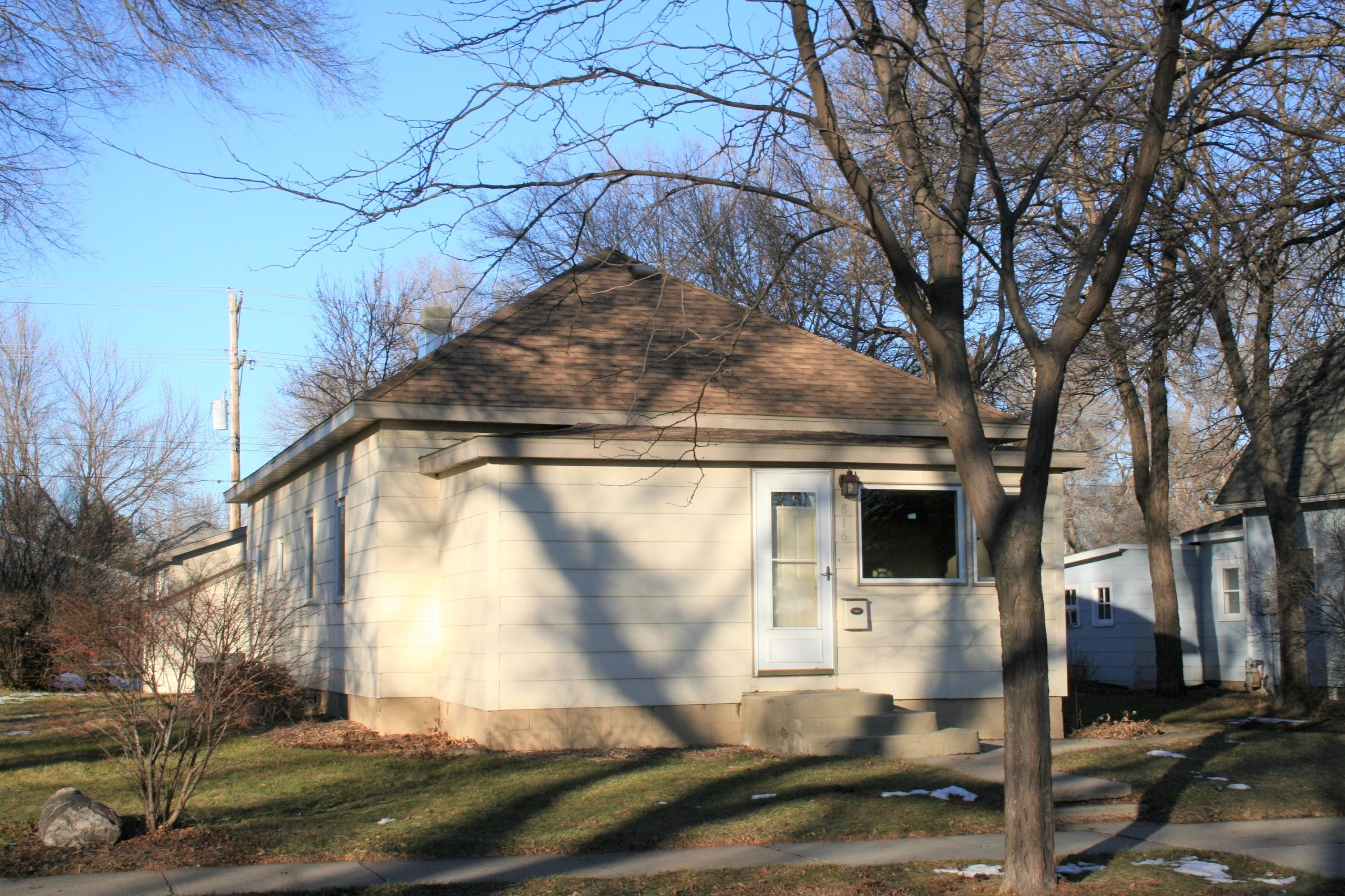 816 E Ash Ave