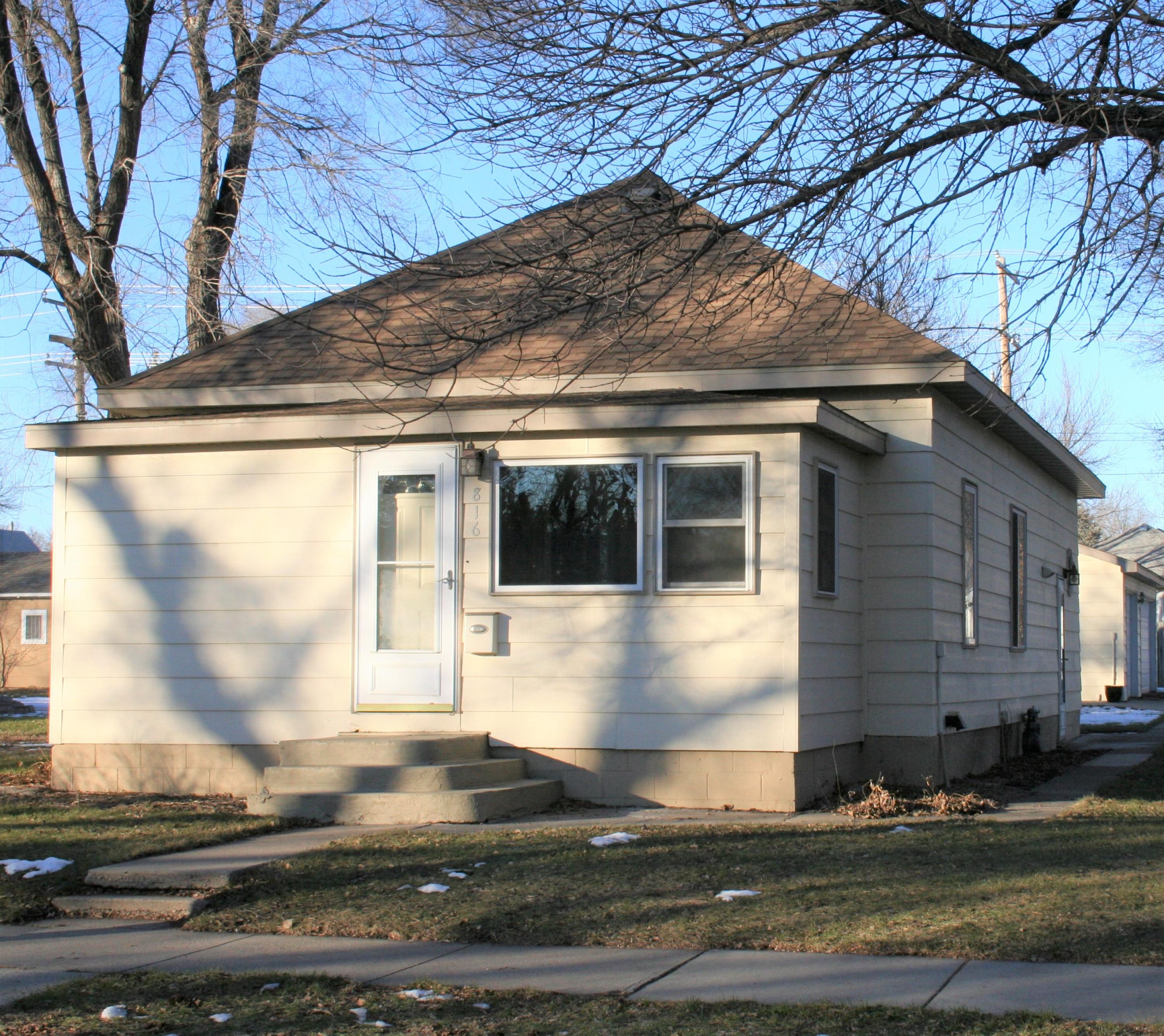 816 E Ash Ave
