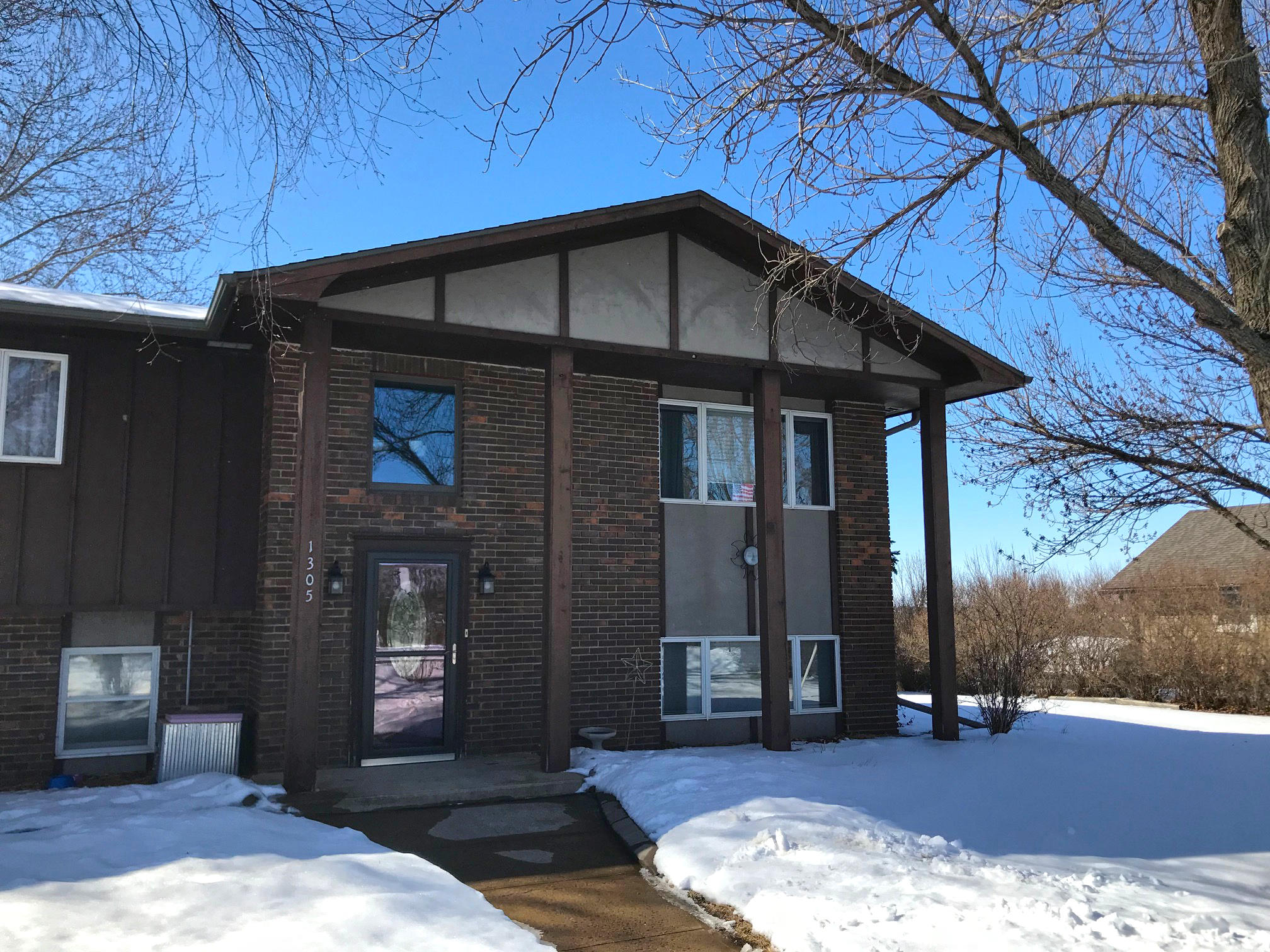 1305 Ridge Rd