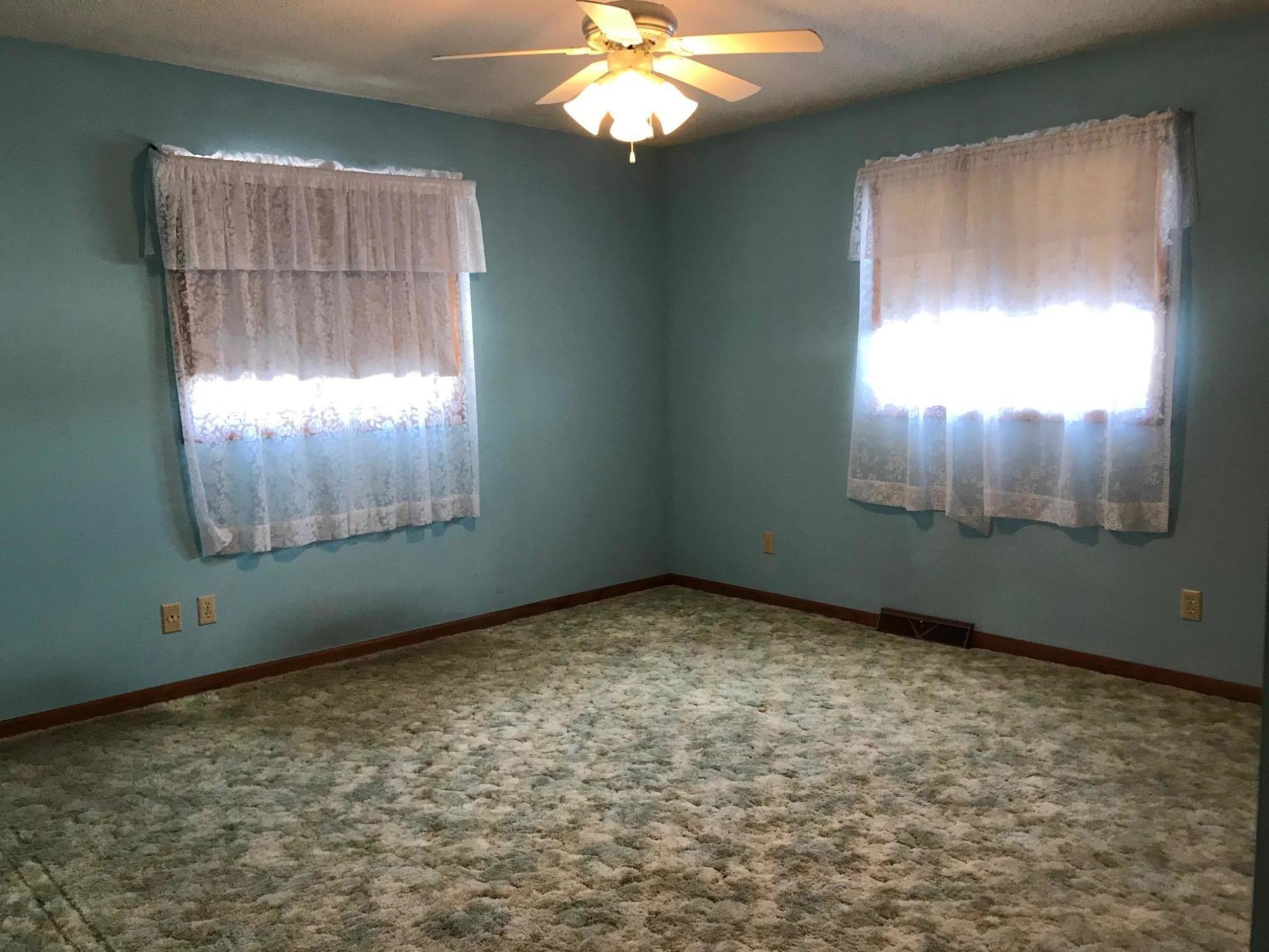 42 W Harmon Dr