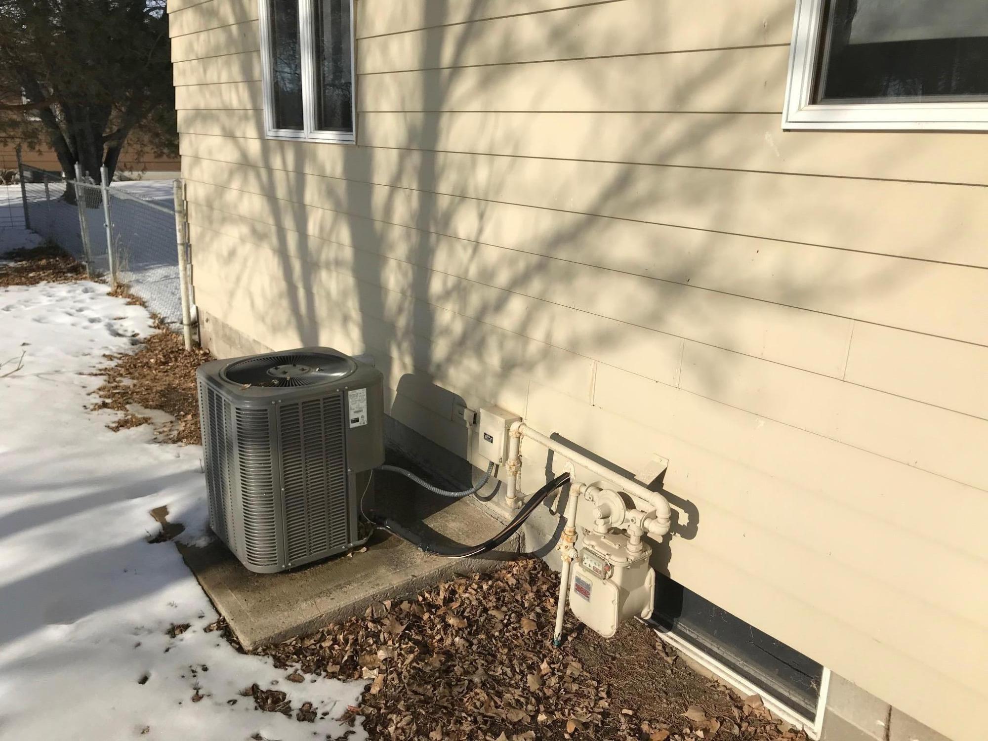 42 W Harmon Dr