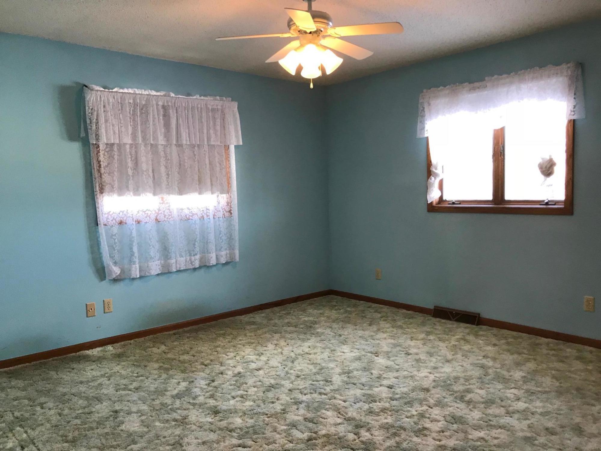 42 W Harmon Dr