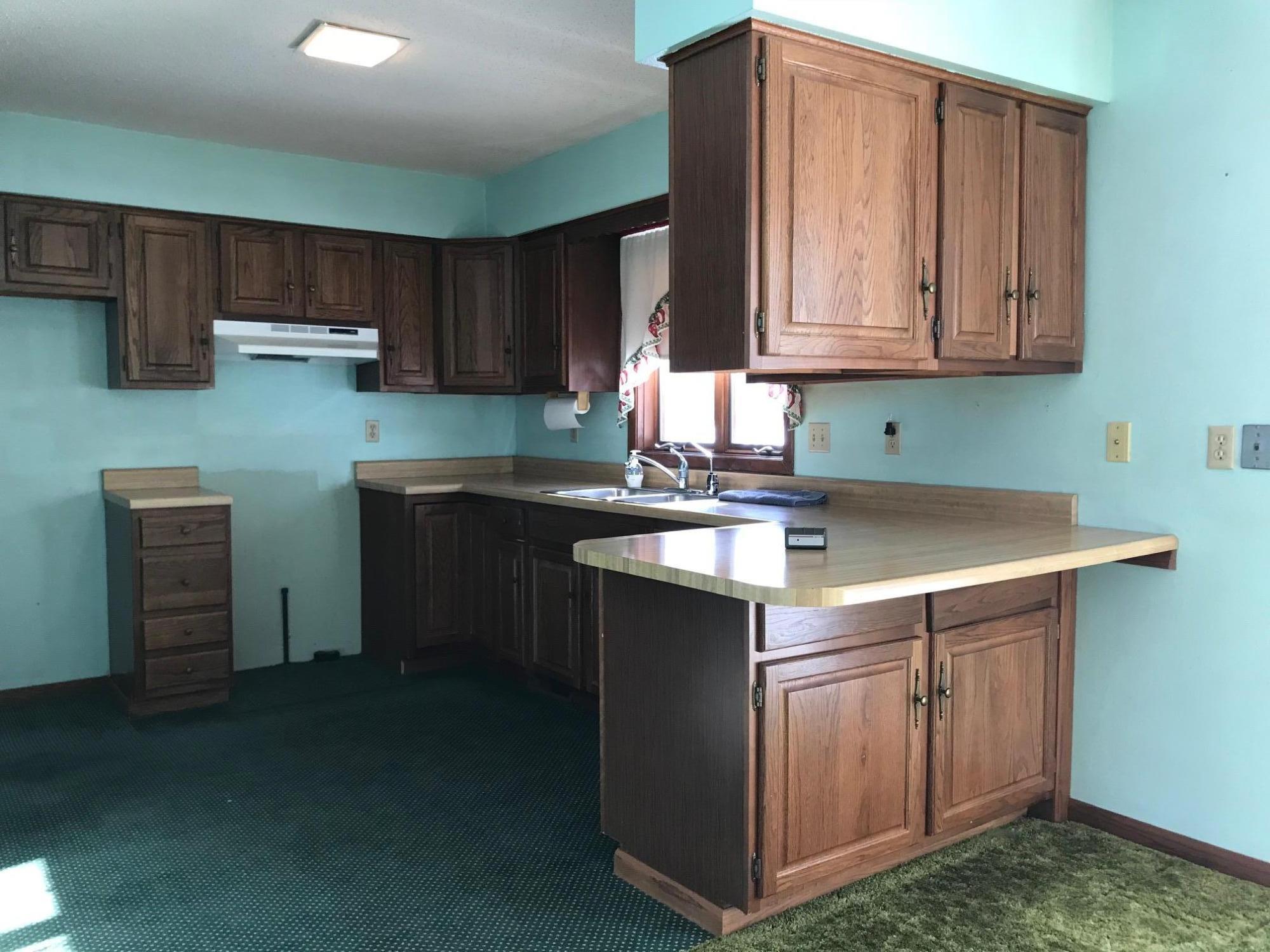 42 W Harmon Dr