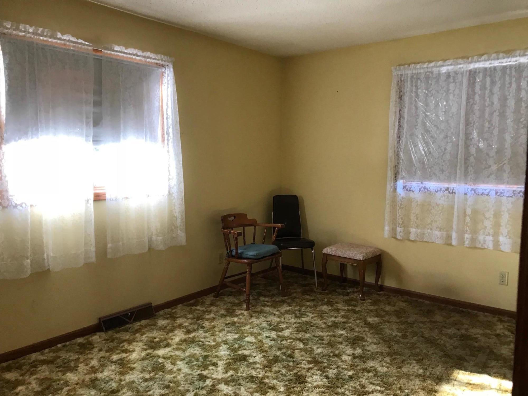 42 W Harmon Dr