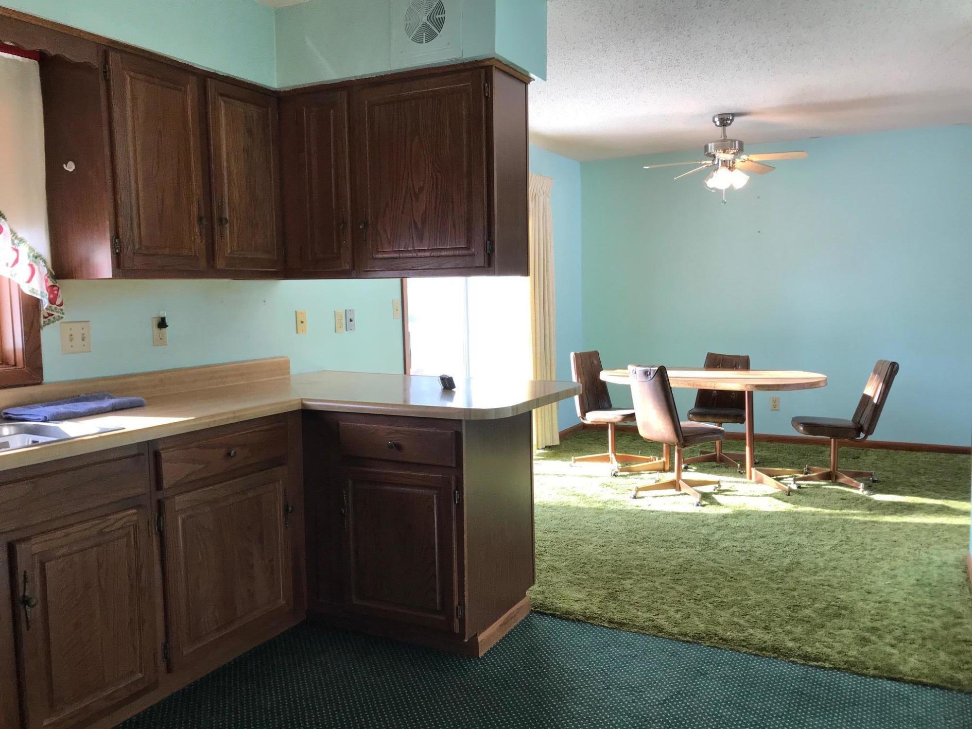 42 W Harmon Dr