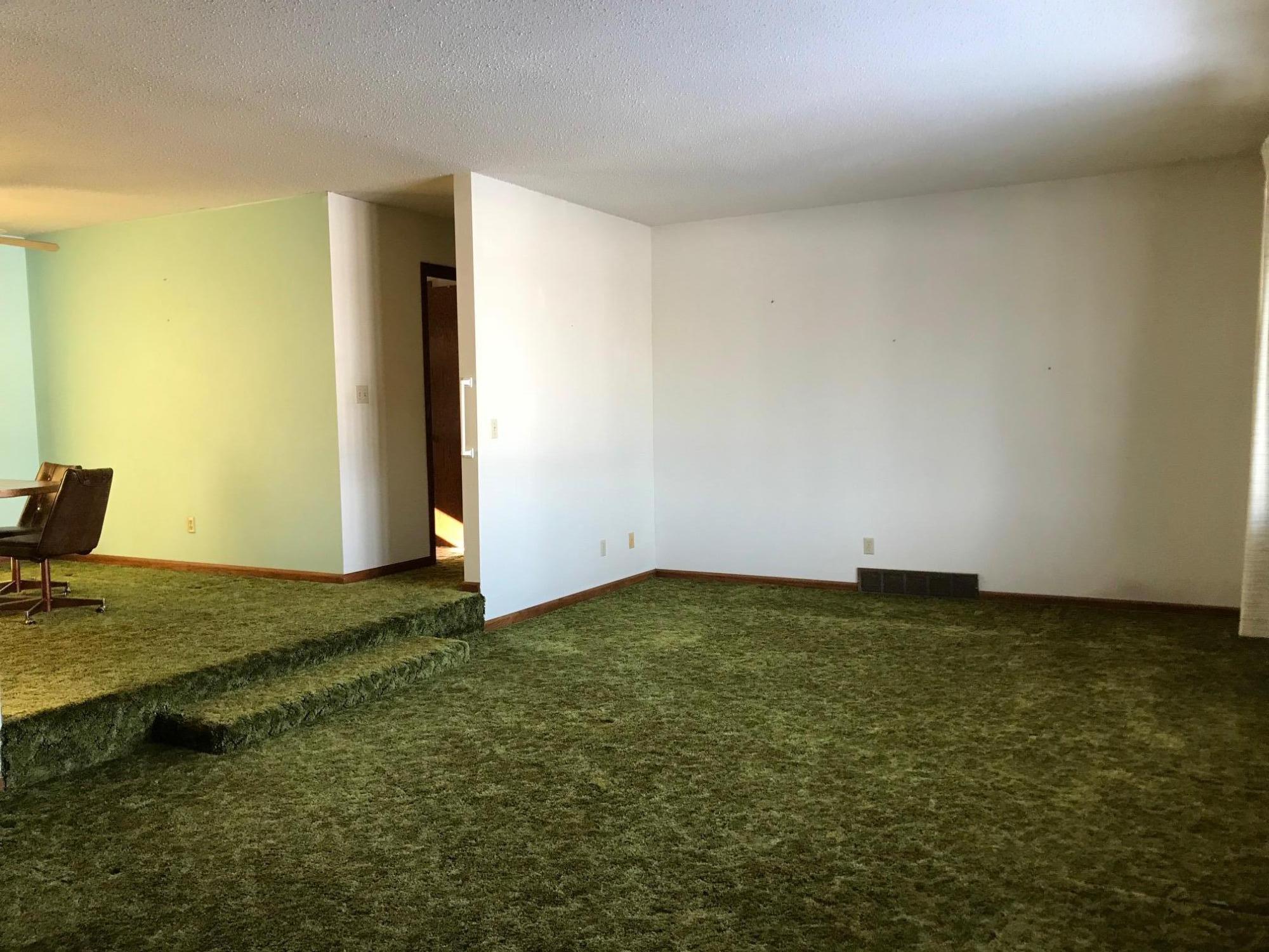 42 W Harmon Dr