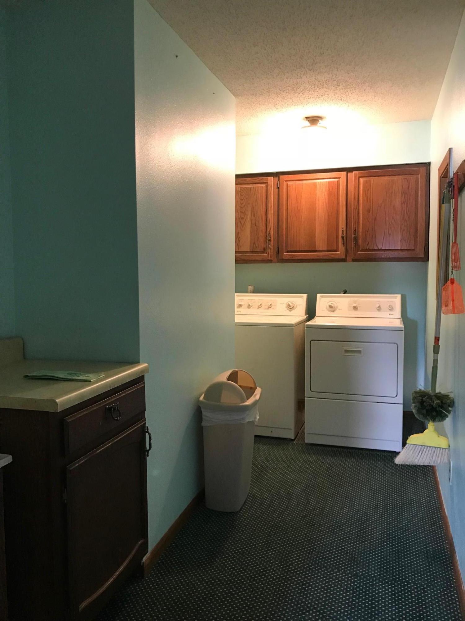 42 W Harmon Dr