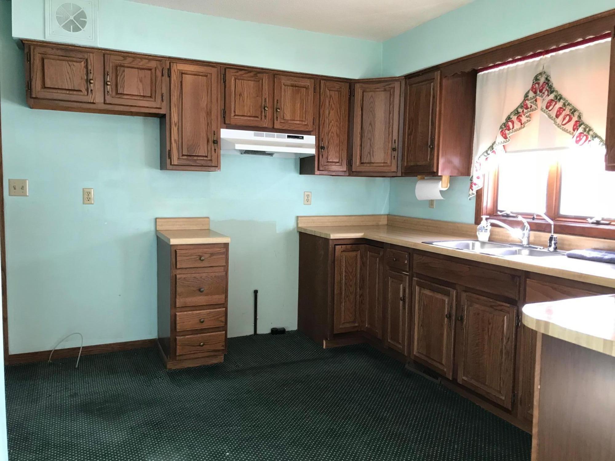 42 W Harmon Dr