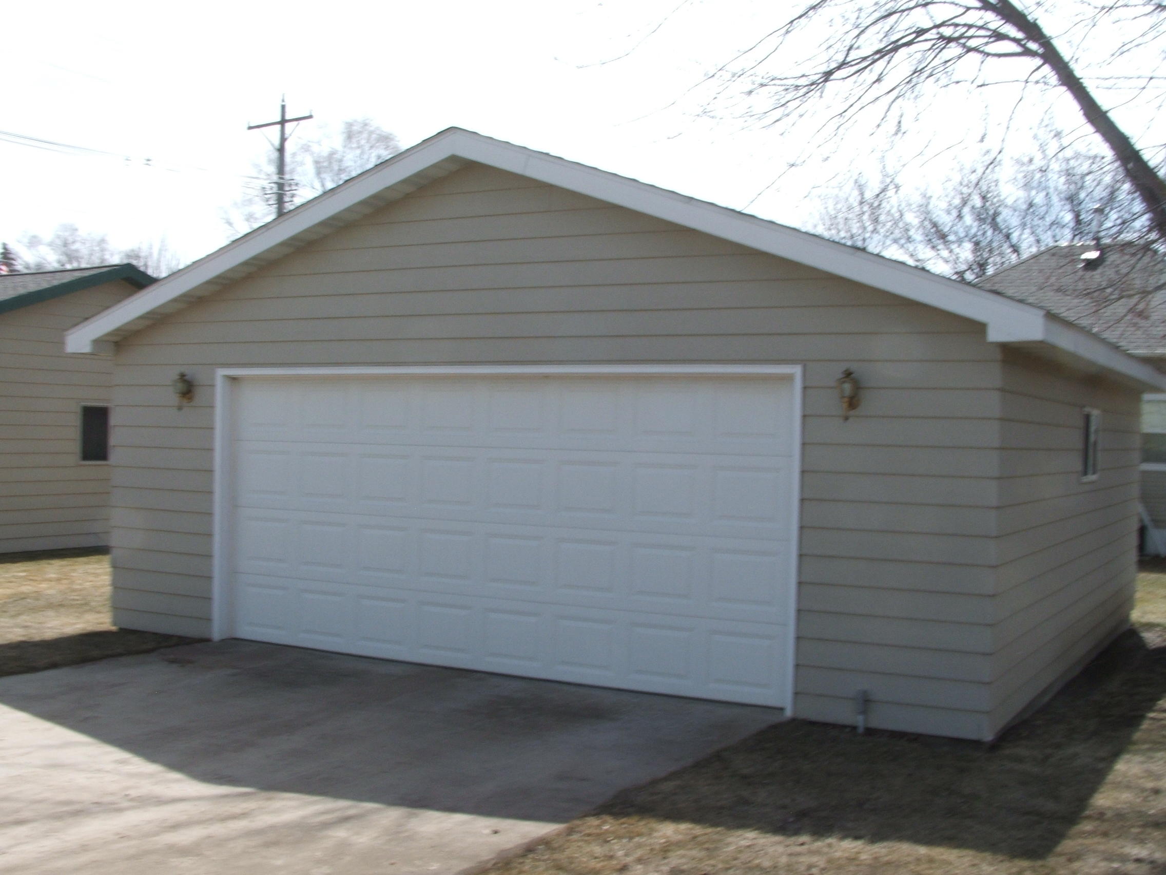 932 E 3rd