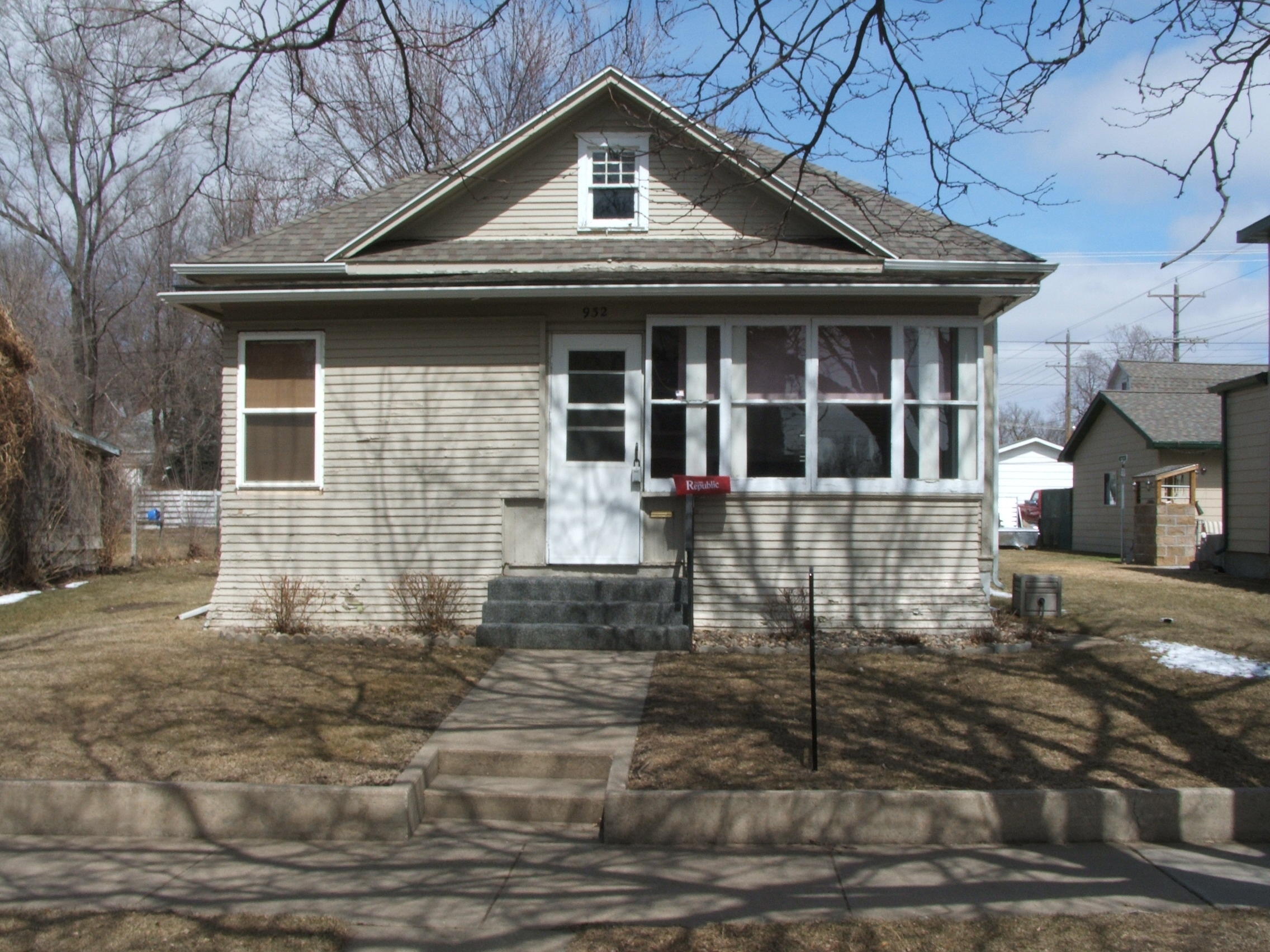 932 E 3rd