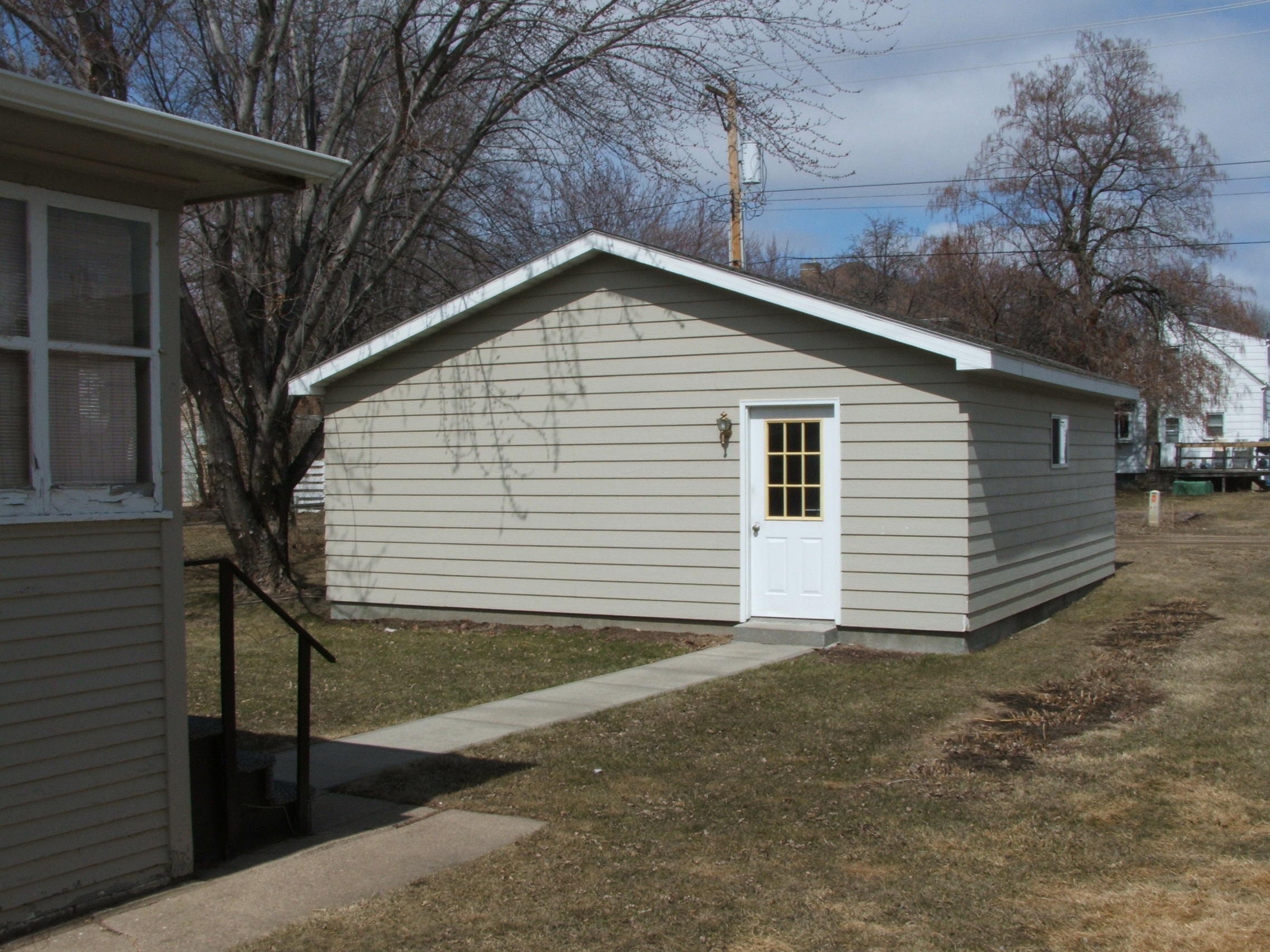 932 E 3rd