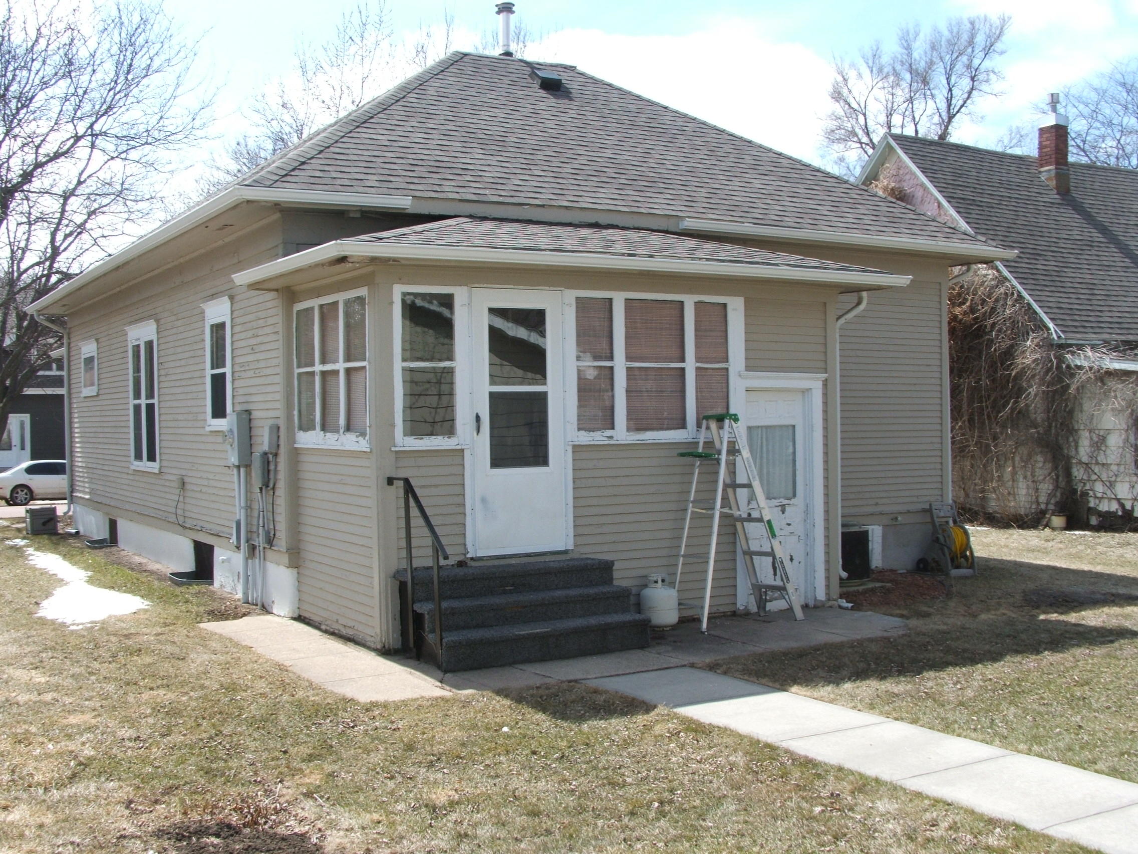 932 E 3rd