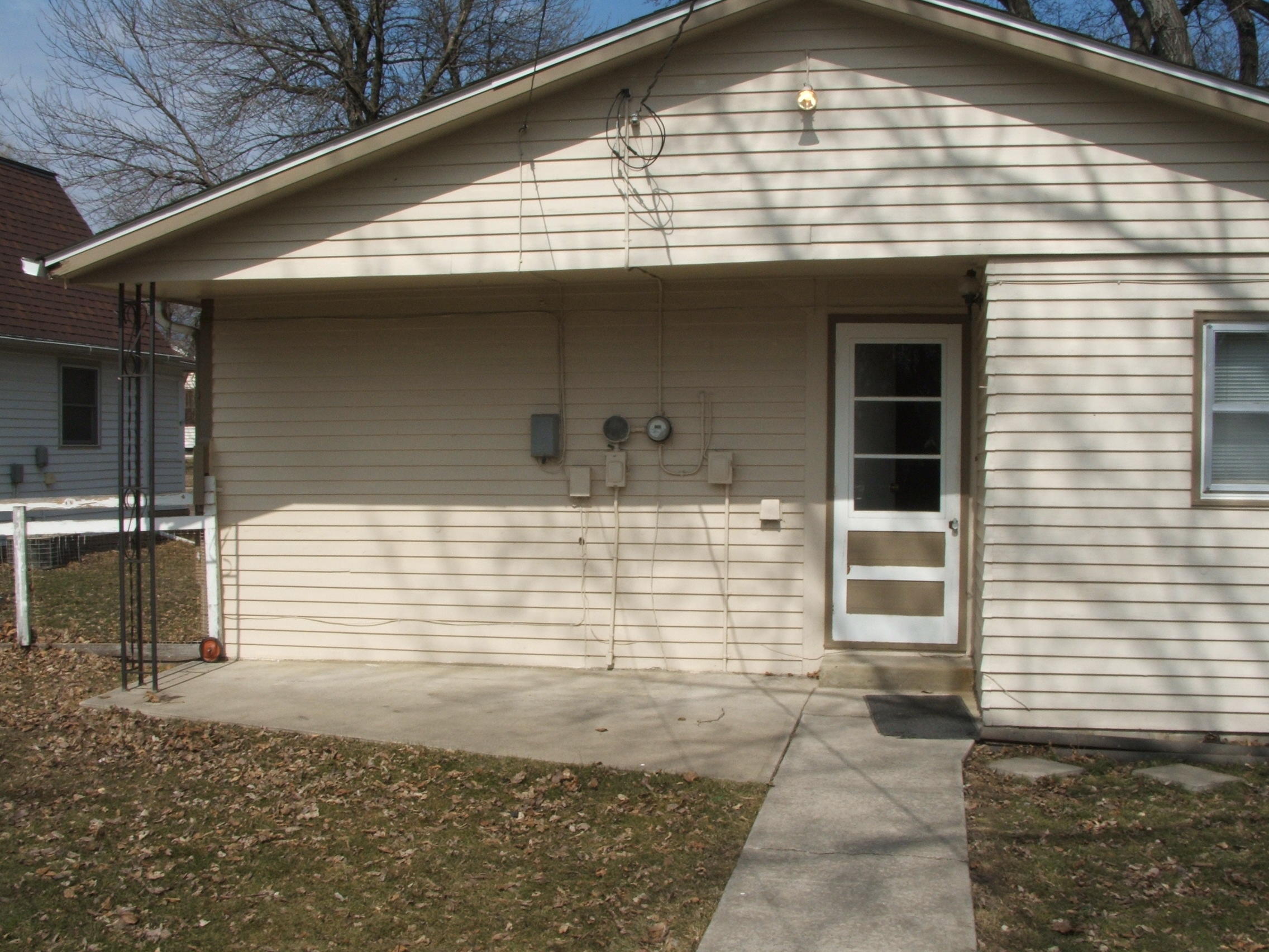 719 E Hanson