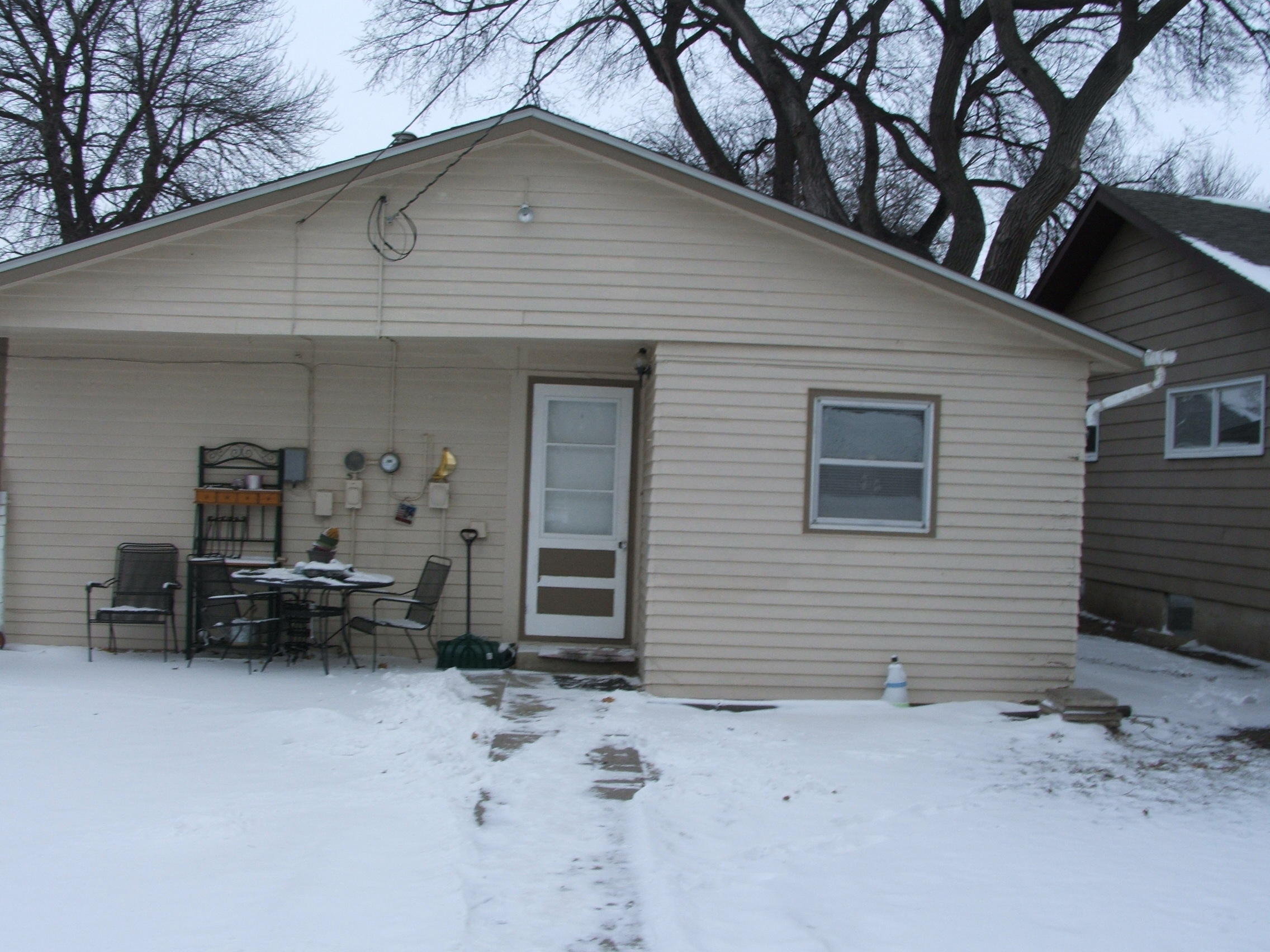 719 E Hanson