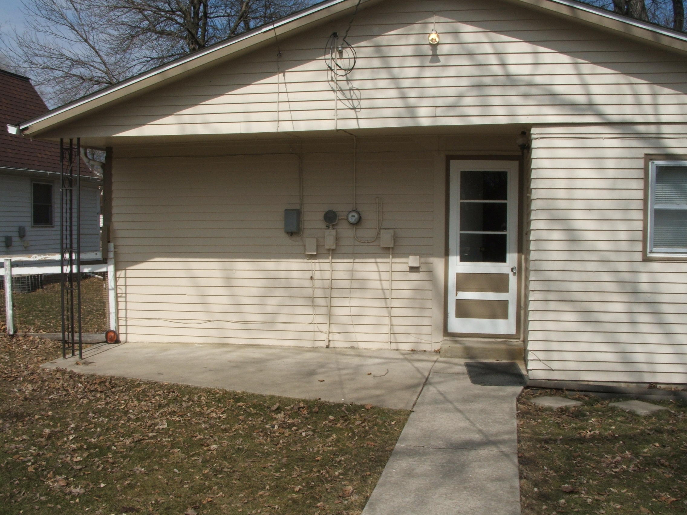 719 E Hanson