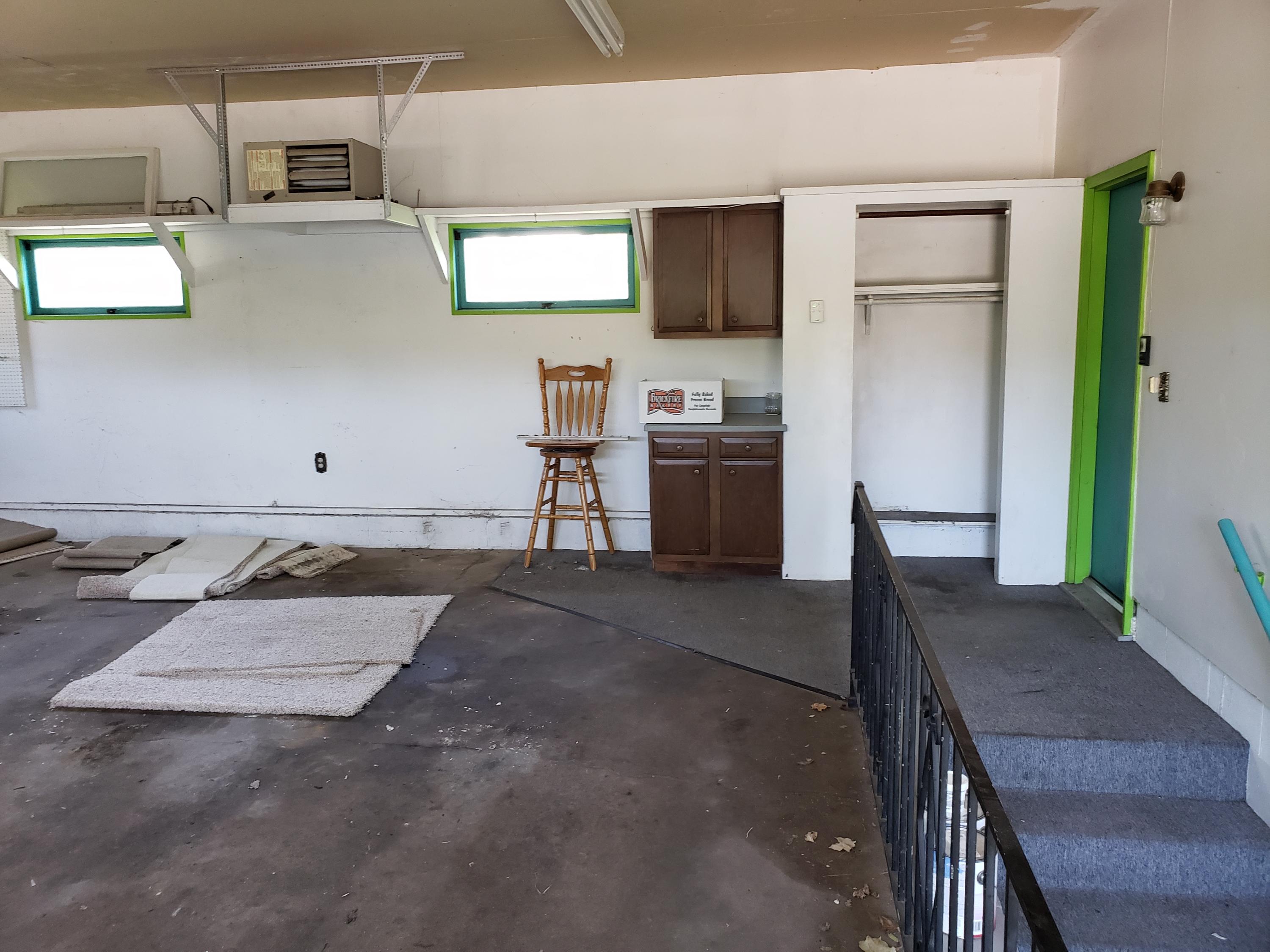 821 W Cedar Ave