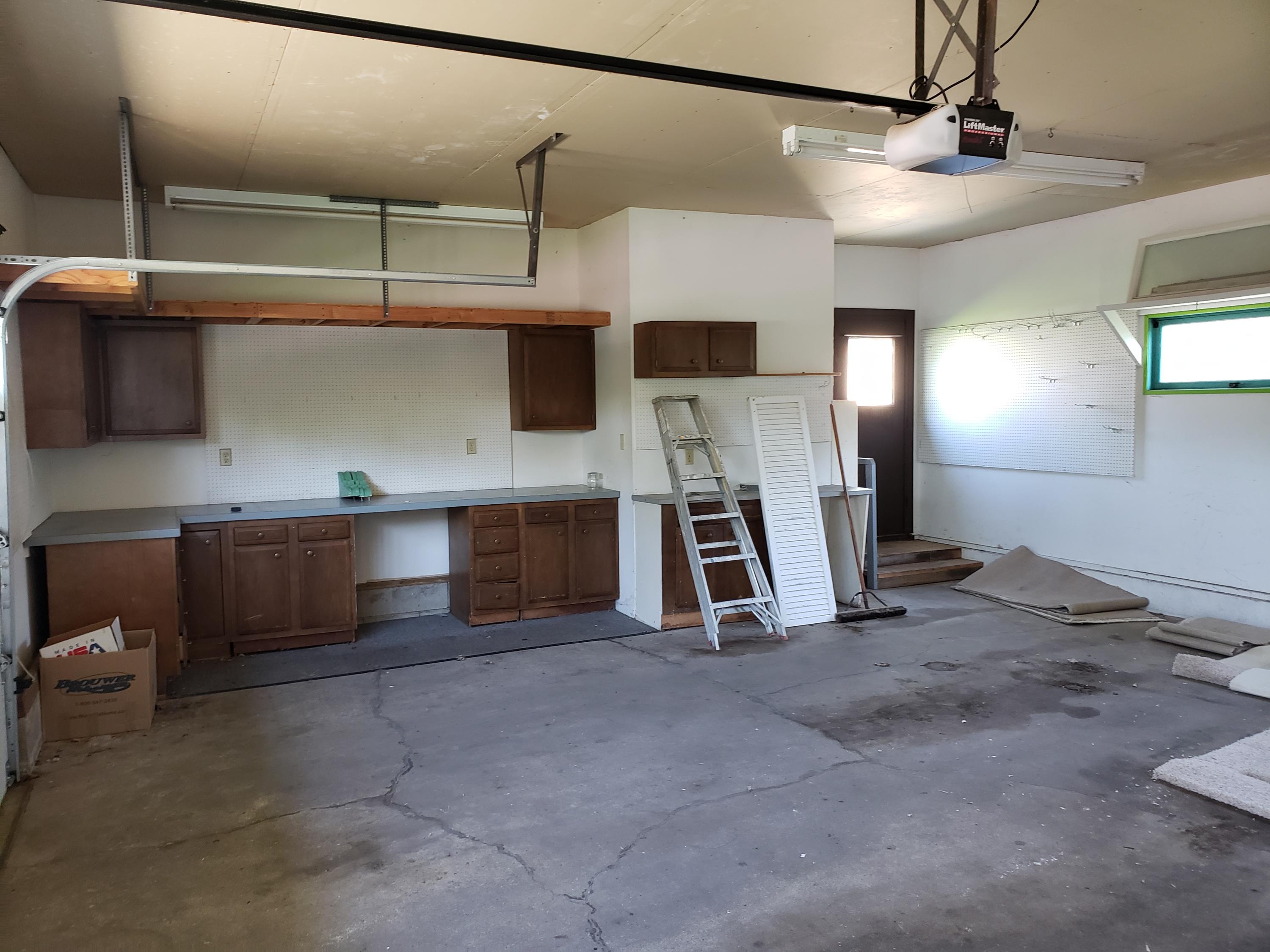821 W Cedar Ave