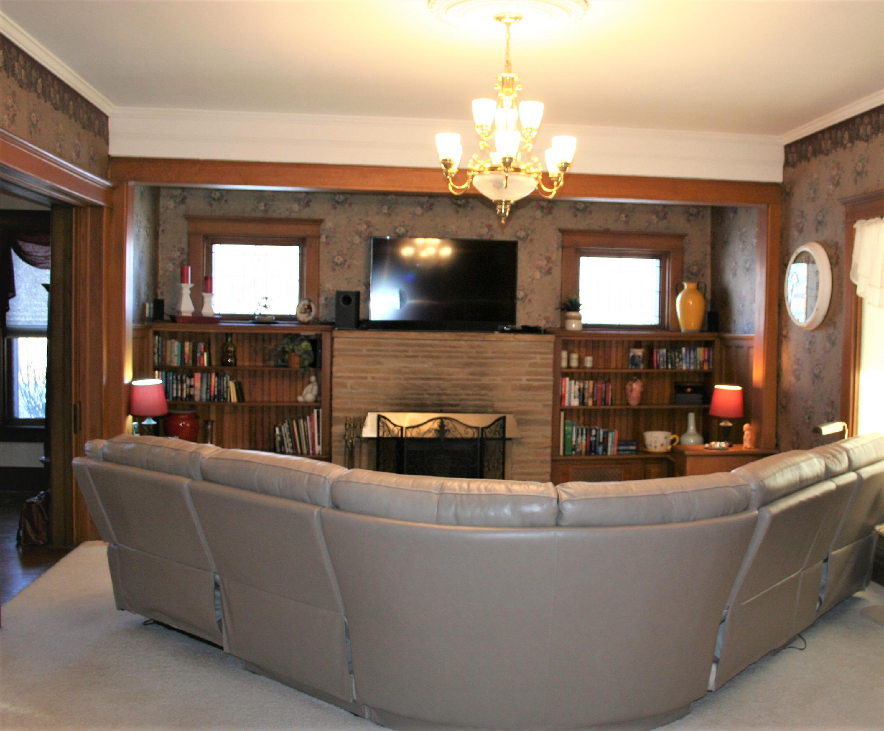 600 W 10th Ave