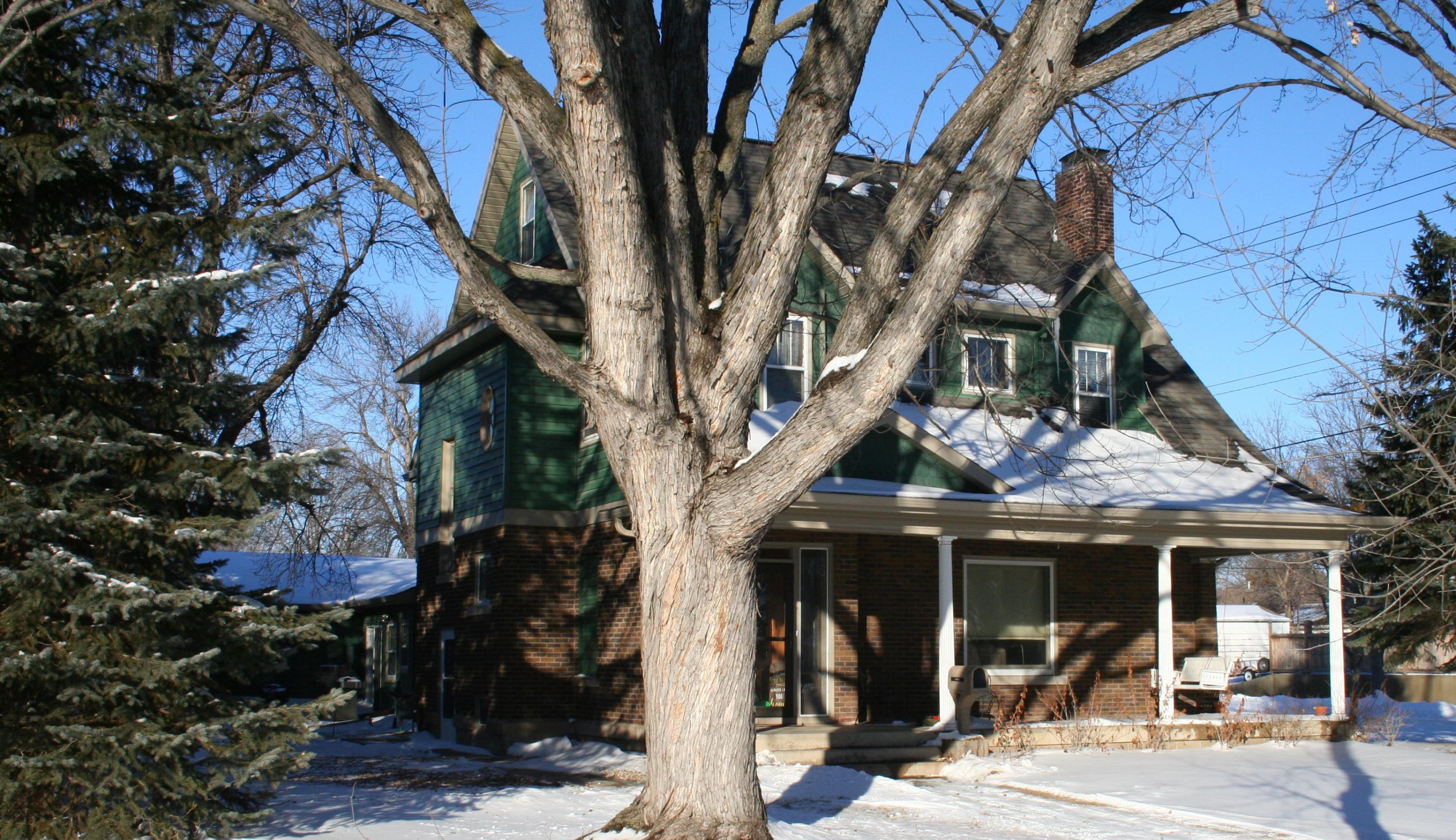 600 W 10th Ave