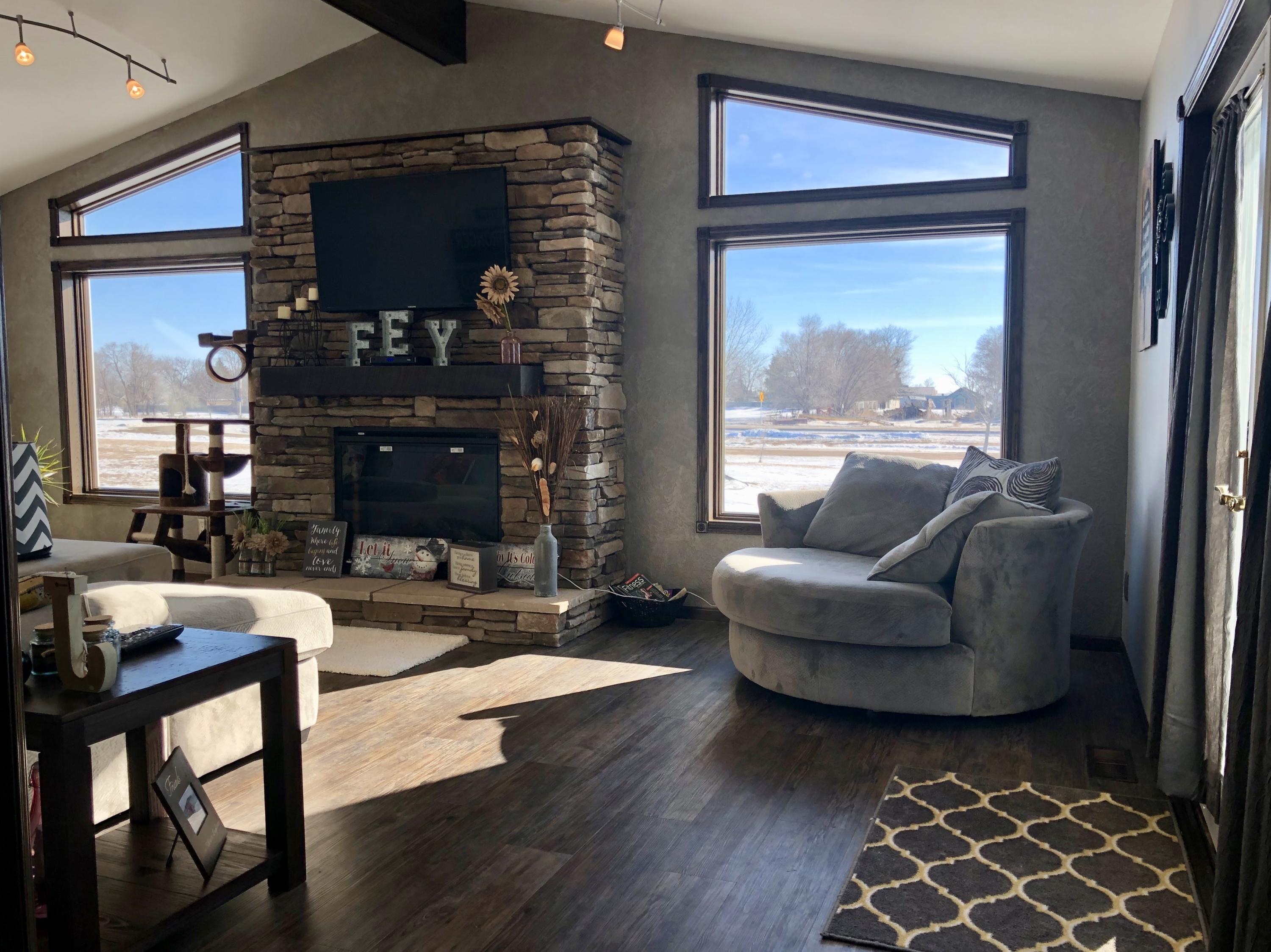 501 Delevan Ct