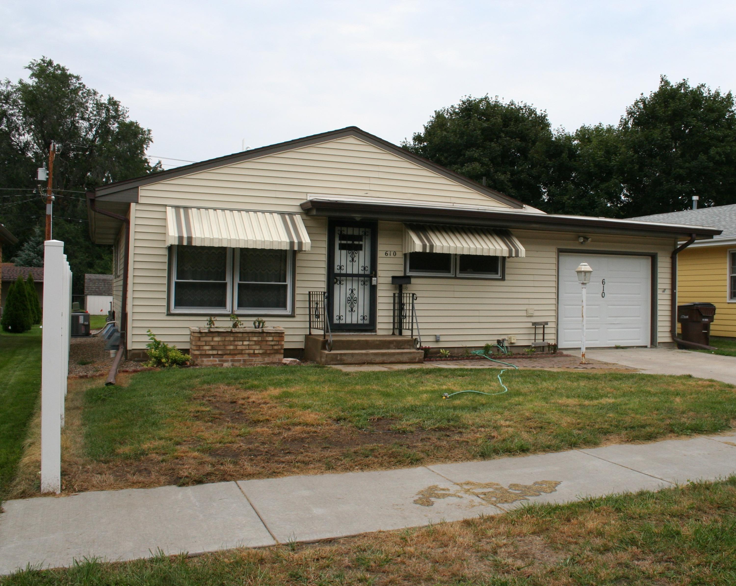 610 S Iowa St
