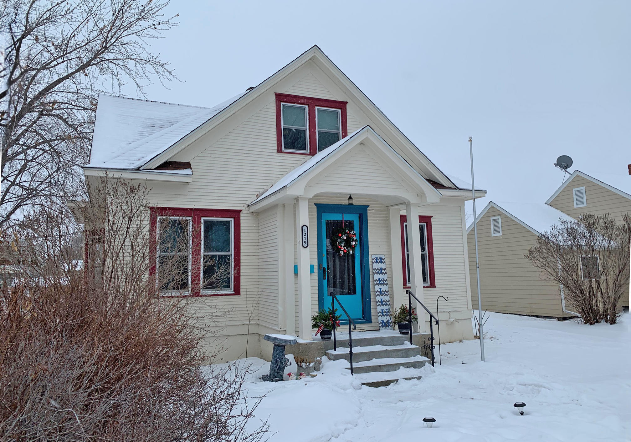 1219 E 2nd Ave