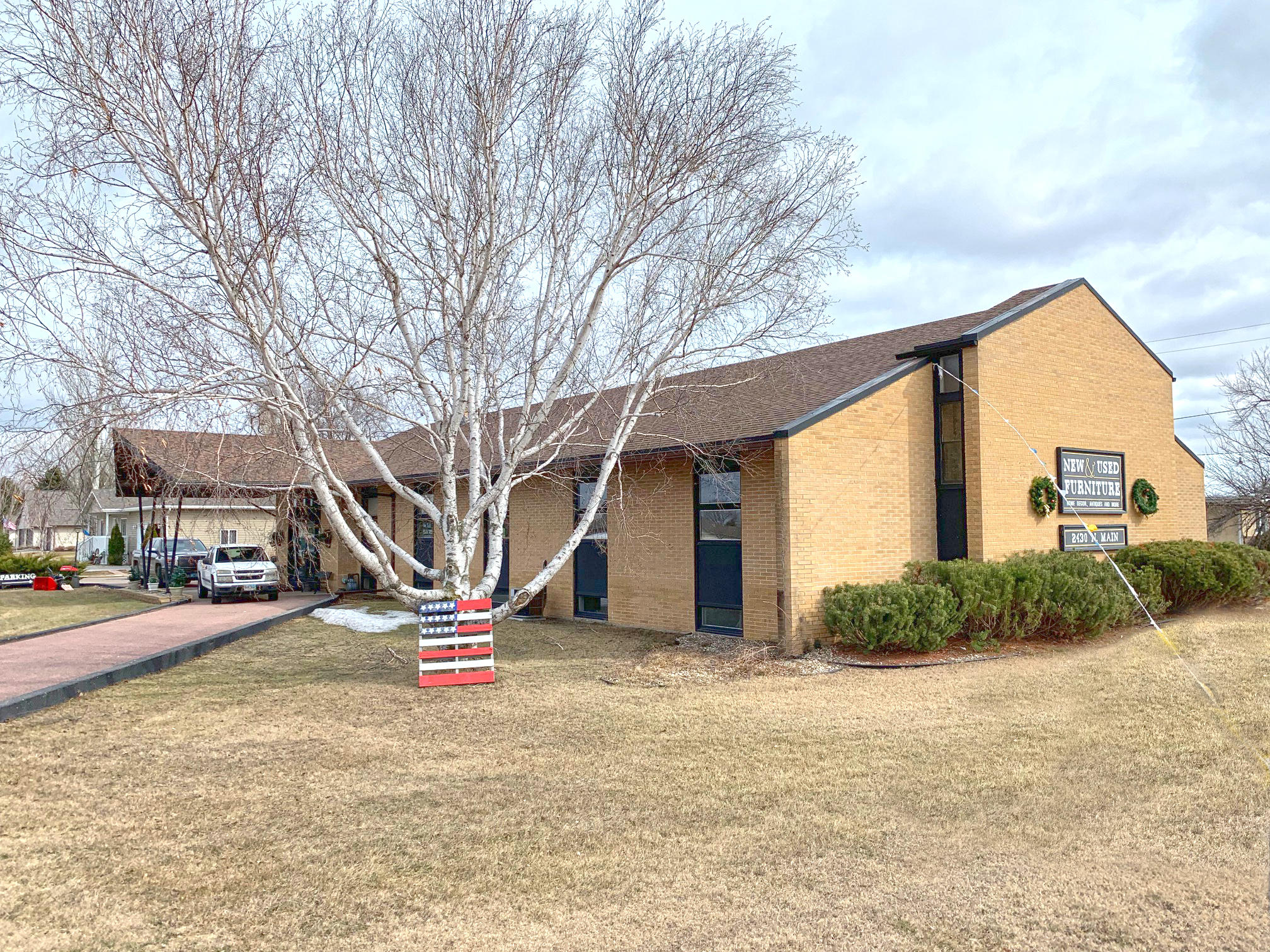 2430 N Main St